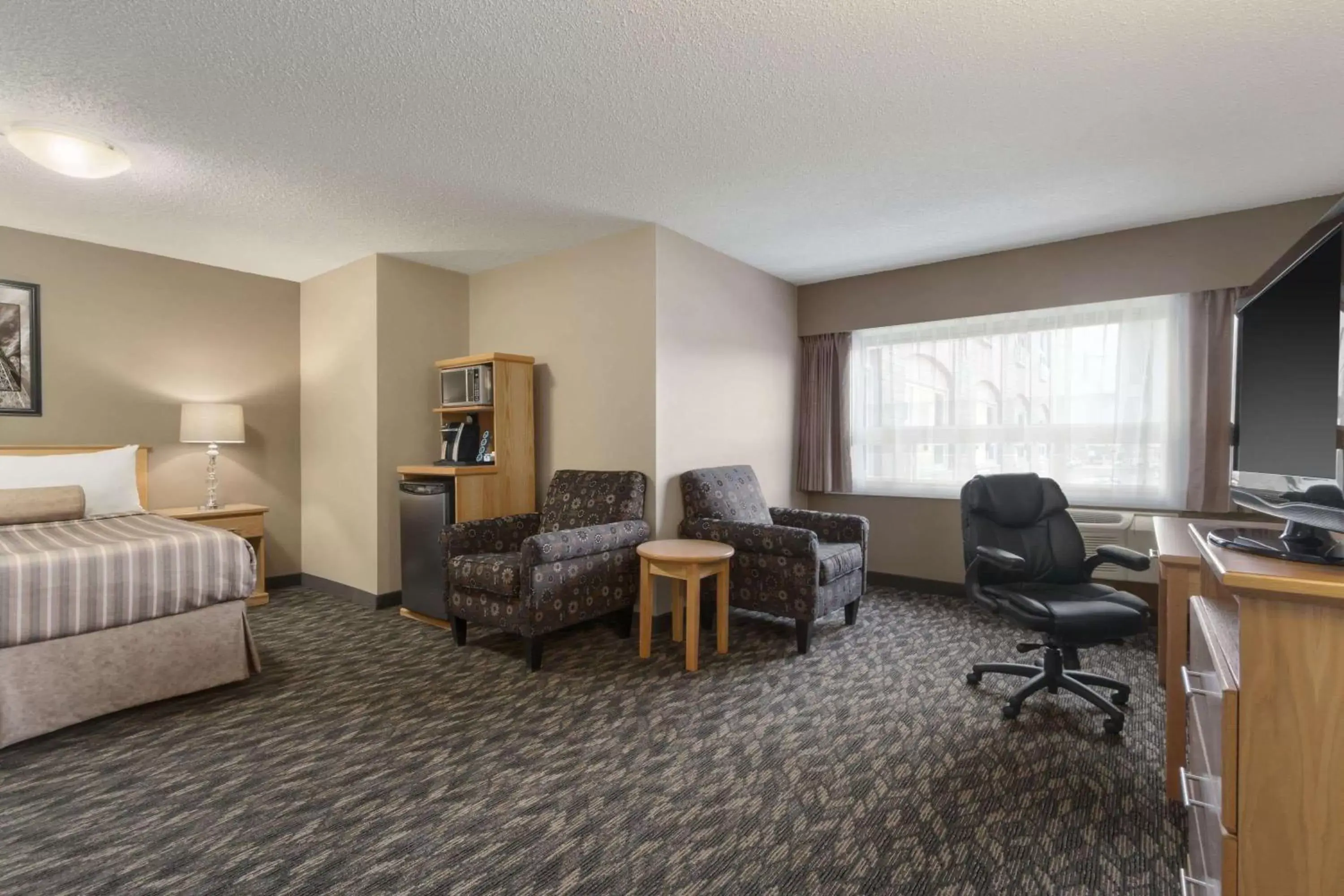 Photo of the whole room, Seating Area in Travelodge by Wyndham Prince George