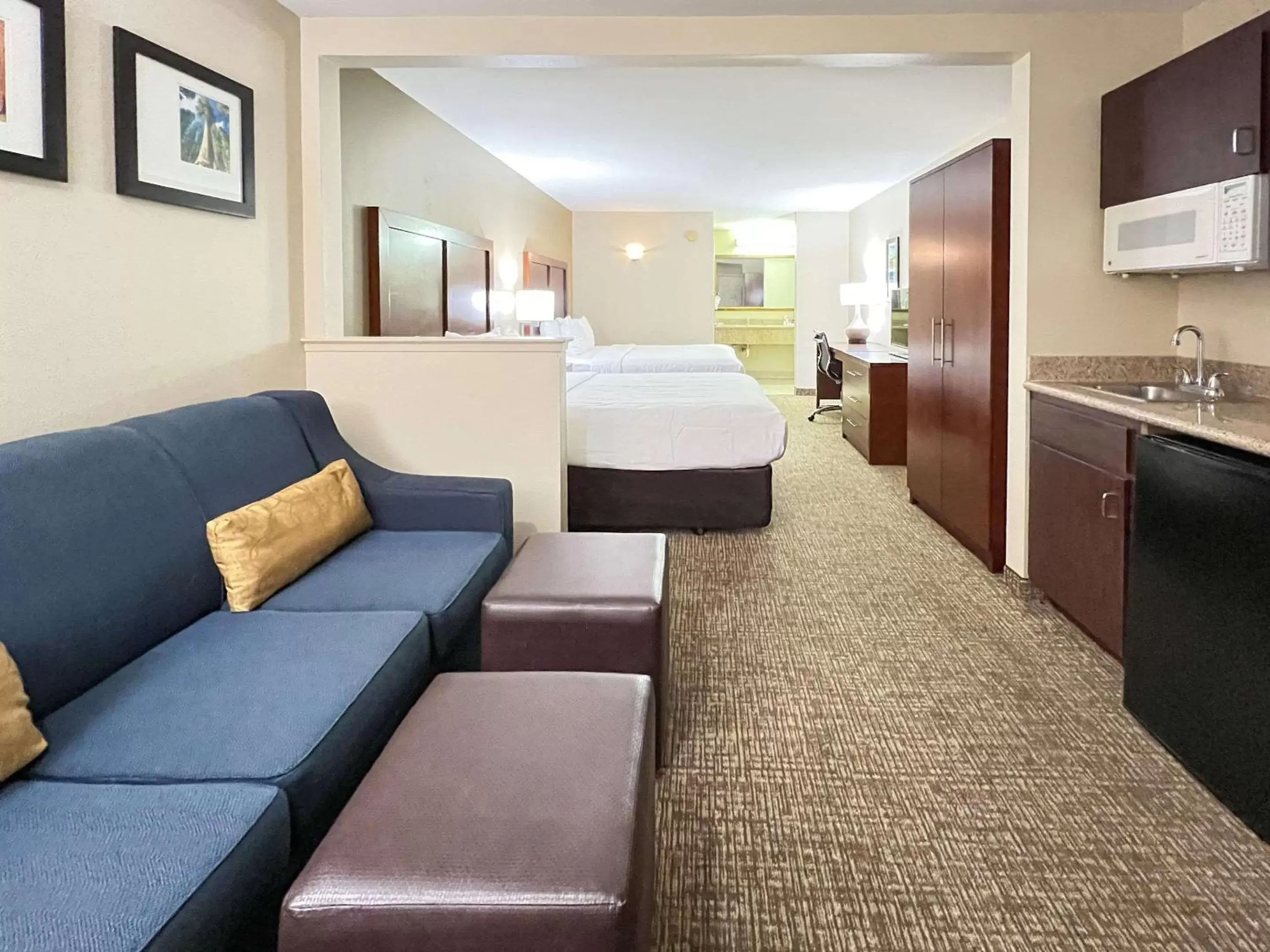 Photo of the whole room in Comfort Inn & Suites Sequoia Kings Canyon - Three Rivers