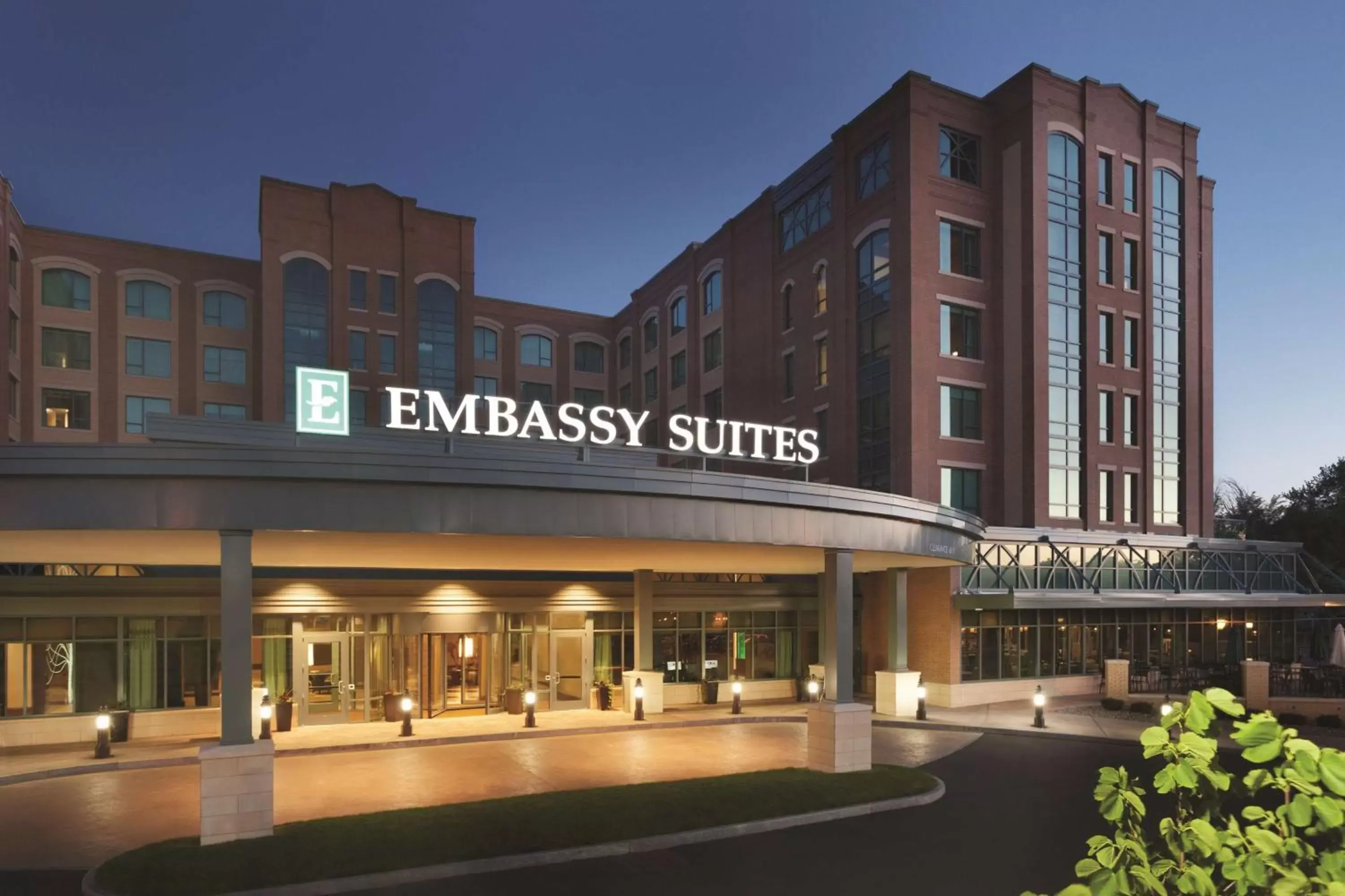 Property Building in Embassy Suites Saratoga Springs