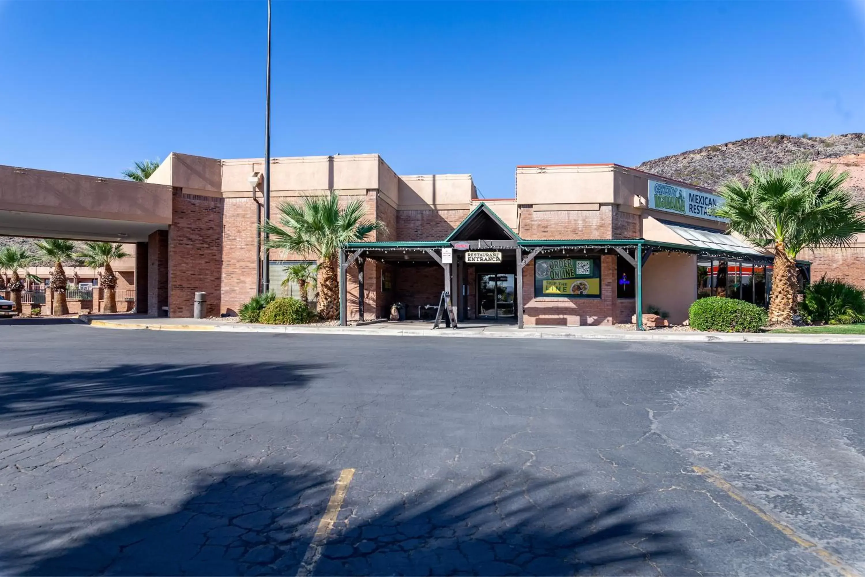 Restaurant/places to eat, Property Building in Red Lion Hotel and Conference Center St. George