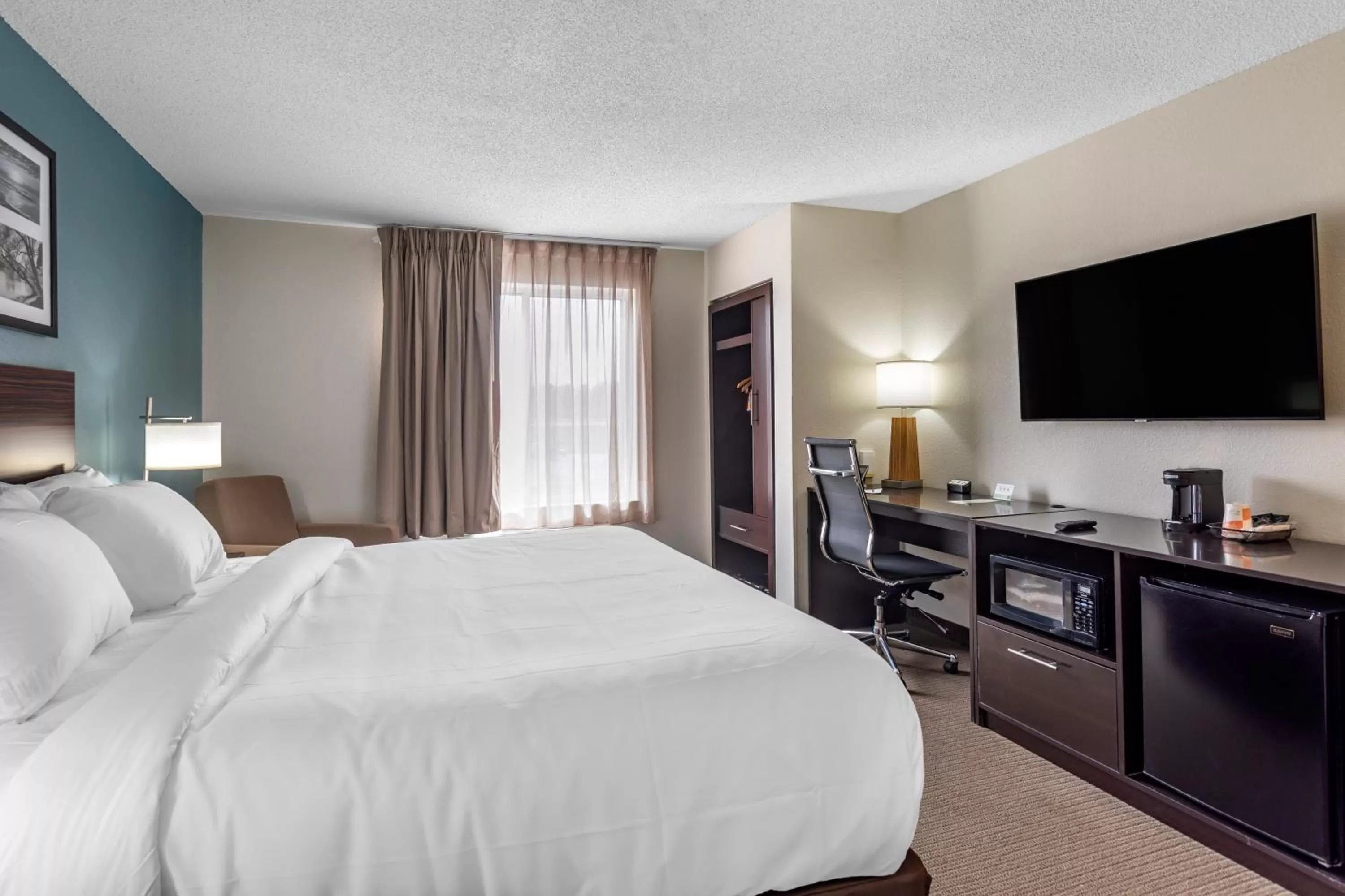 TV and multimedia, Bed in Sleep Inn & Suites Lebanon - Nashville Area