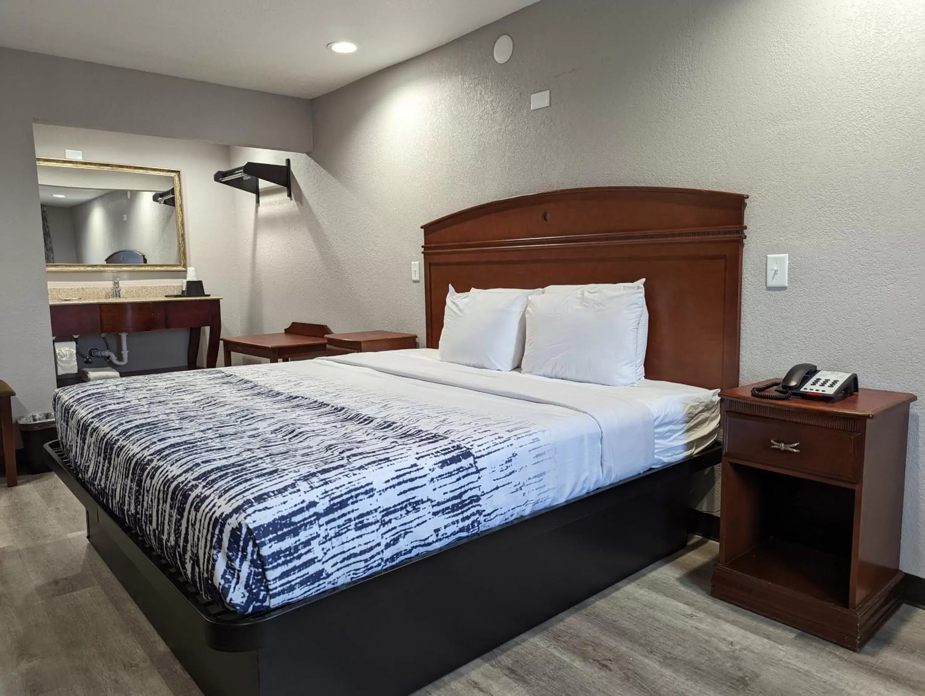 Property building, Bed in OKC Hotel