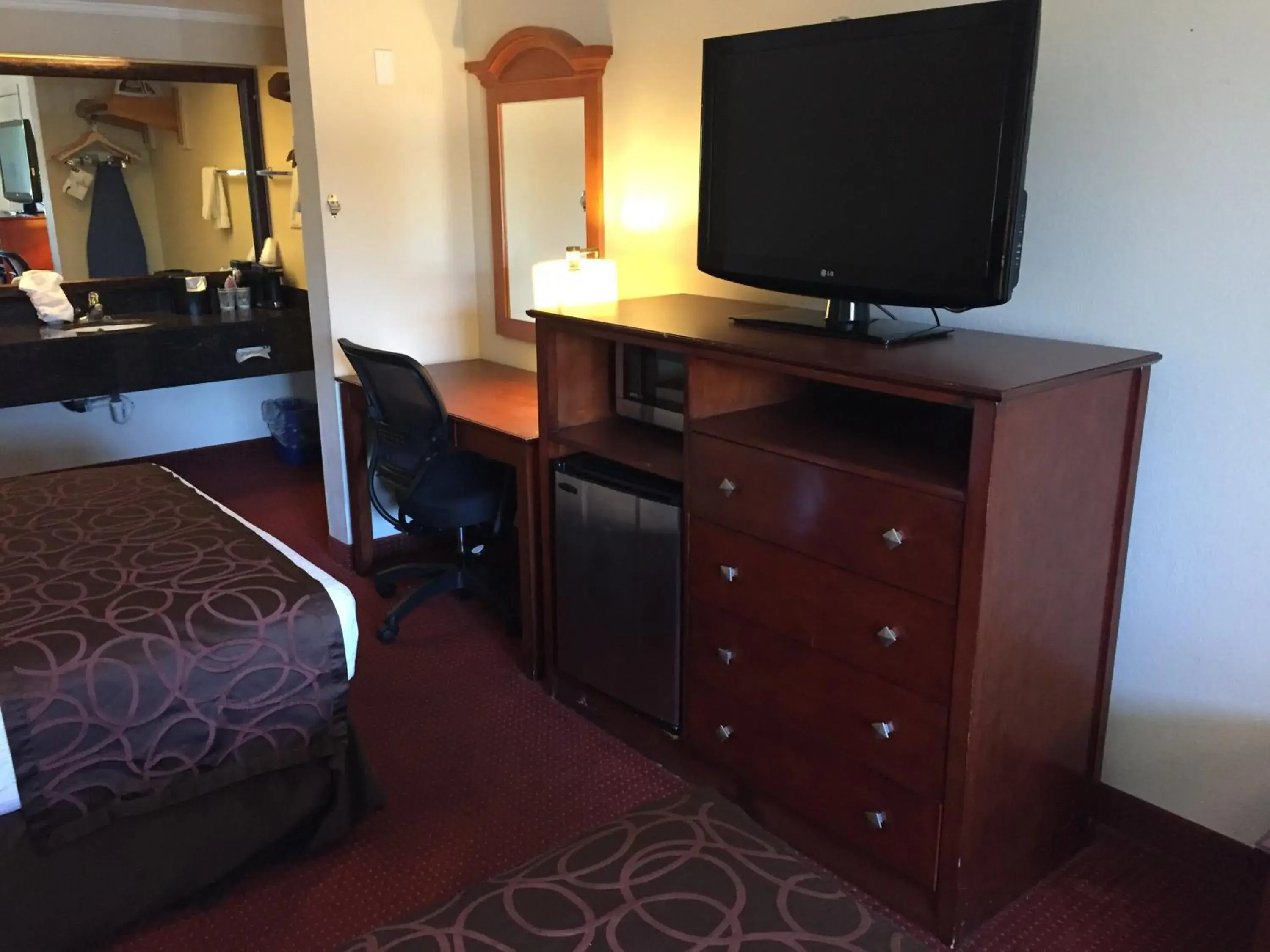 TV and multimedia, TV/Entertainment Center in Chula Vista Inn