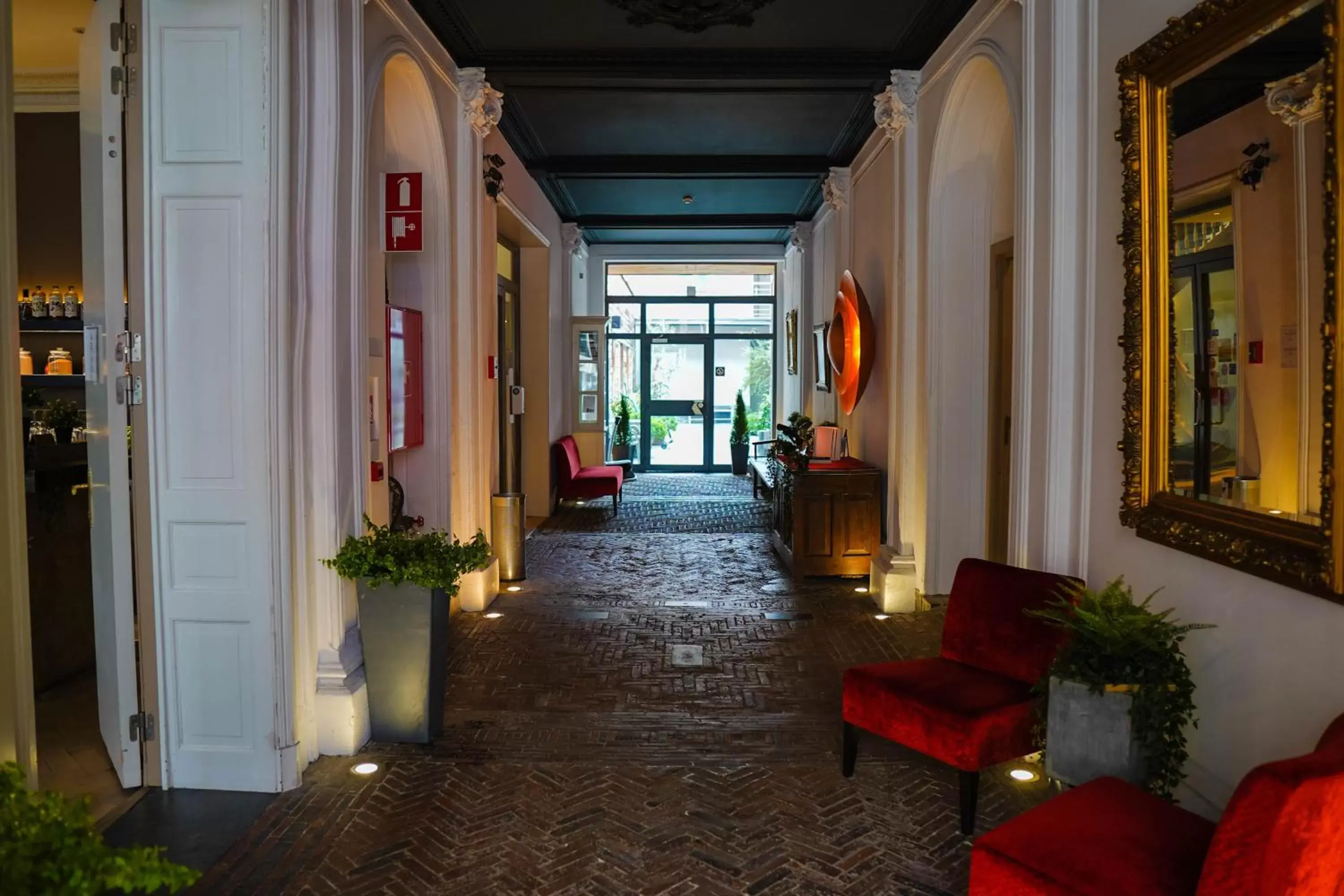 Facade/entrance in Hotel de Flandre