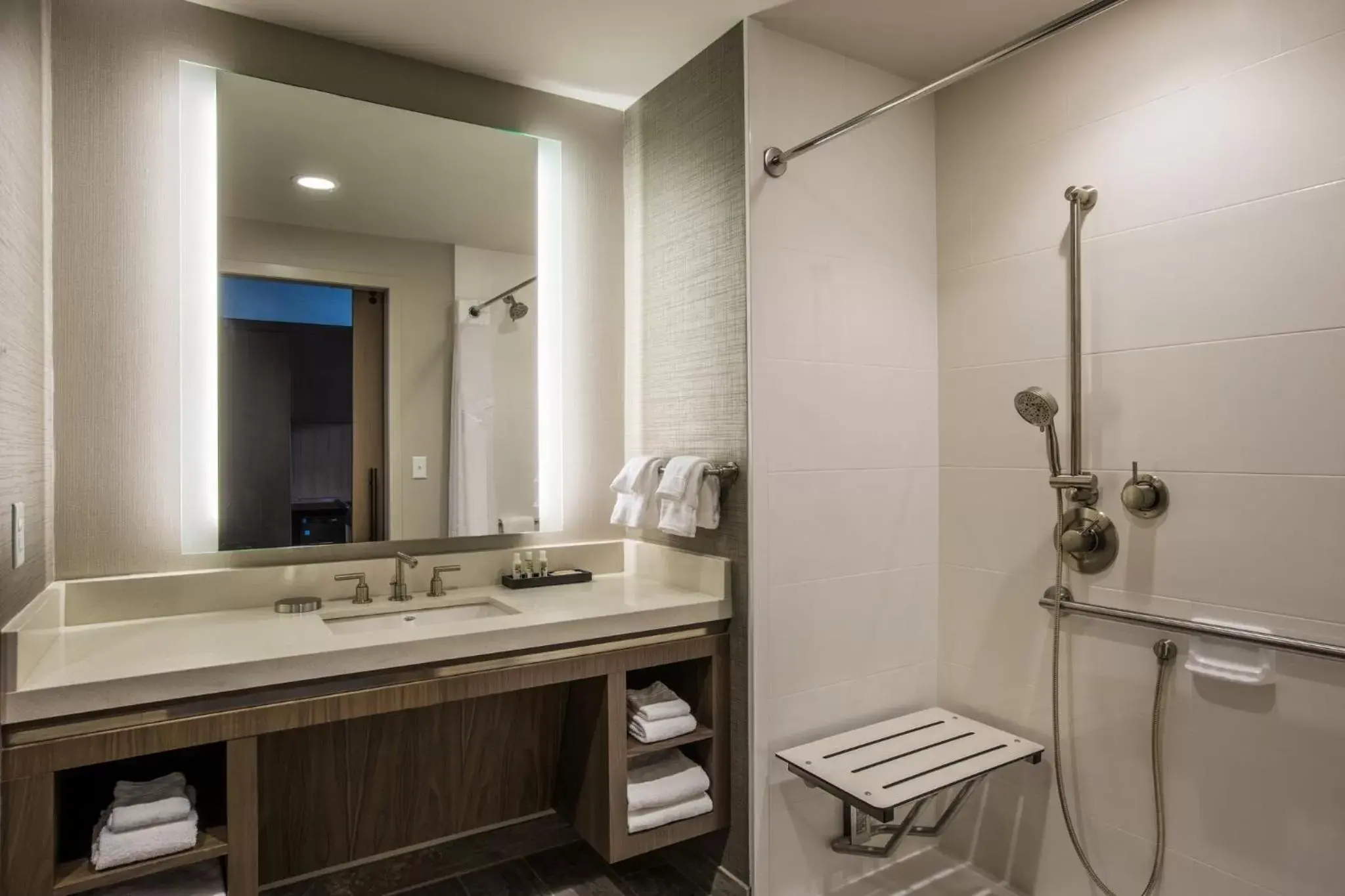 King Room - Hearing Accessible - Roll-in Shower in Holiday Inn Portland West - Hillsboro, an IHG hotel King Room - Hearing Accessible - Roll-in Shower in Holiday Inn Portland West - Hillsboro, an IHG hotel