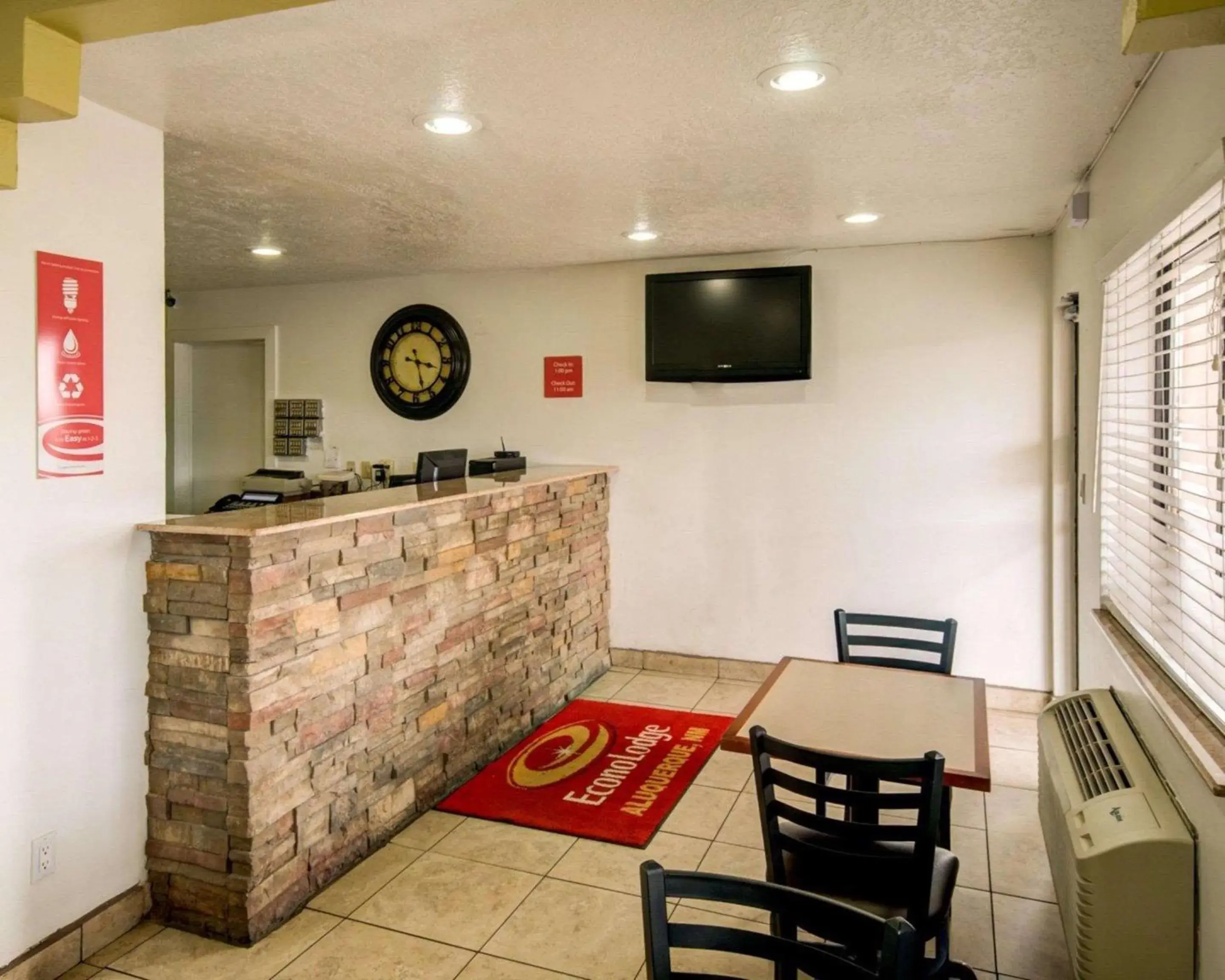 Lobby or reception in Econo Lodge East