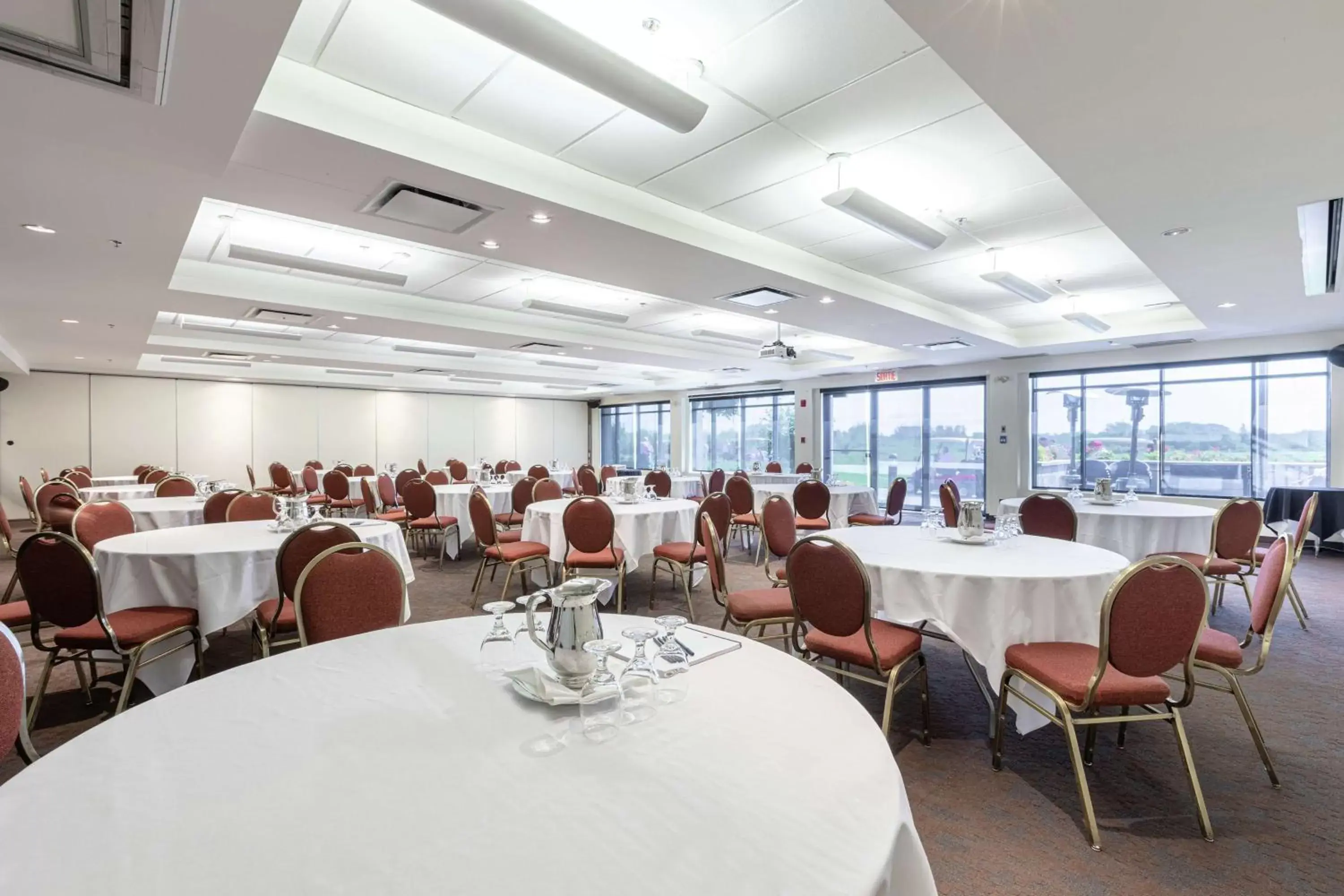 Meeting/conference room, Restaurant/Places to Eat in DoubleTree by Hilton Quebec Resort