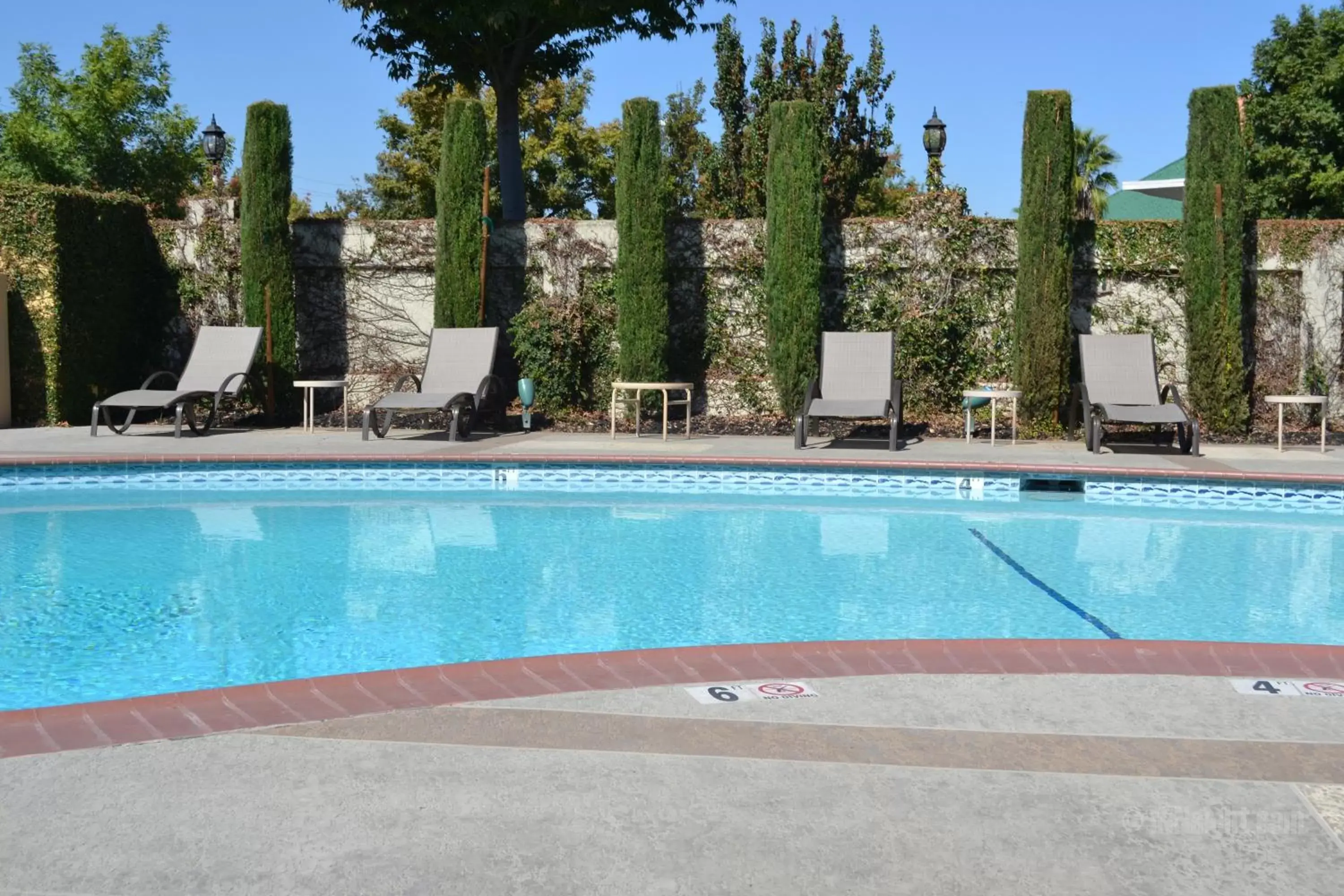 Property building, Swimming Pool in Days Inn & Suites by Wyndham Lodi
