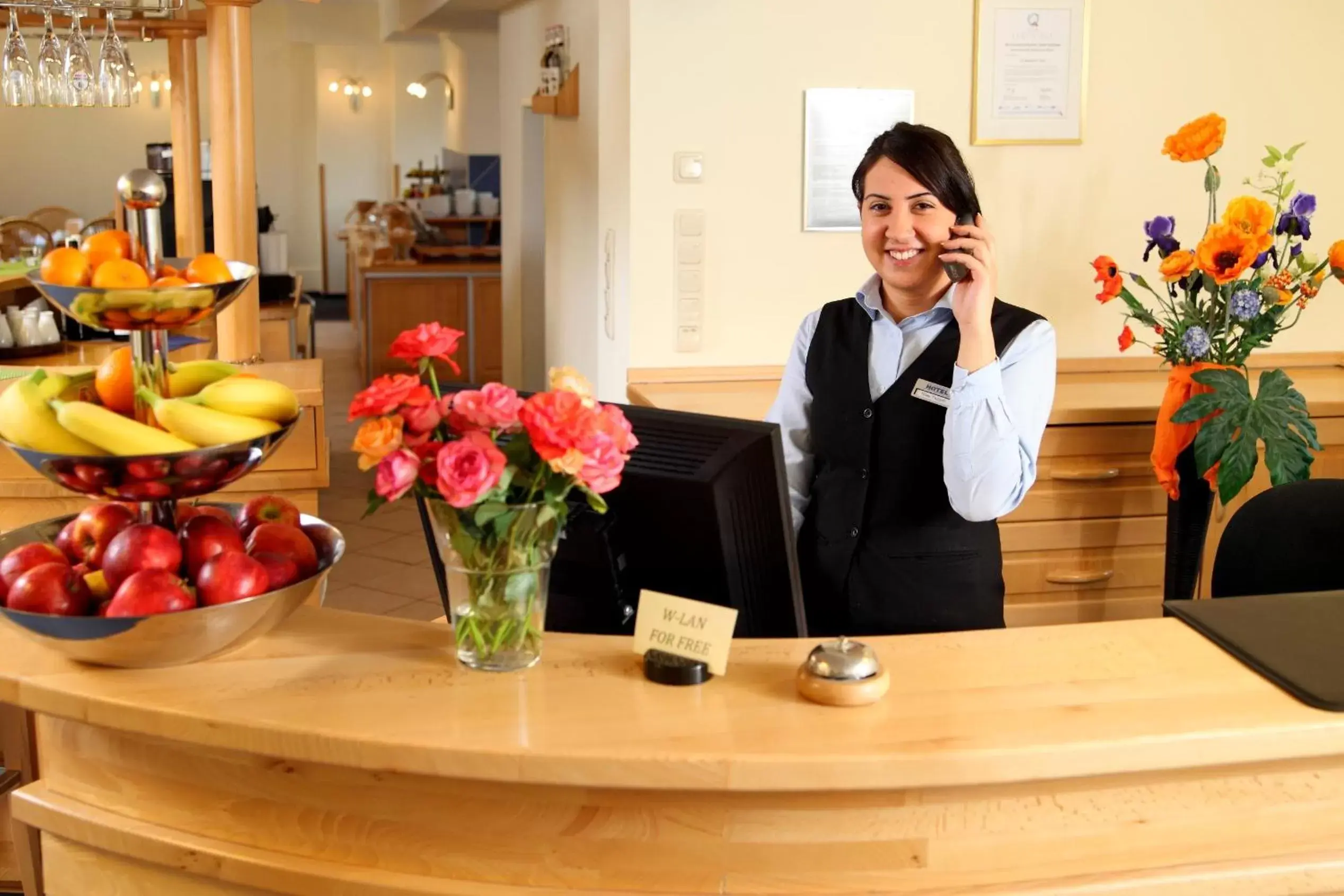 Staff, Lobby/Reception in Hotel Am Segelhafen