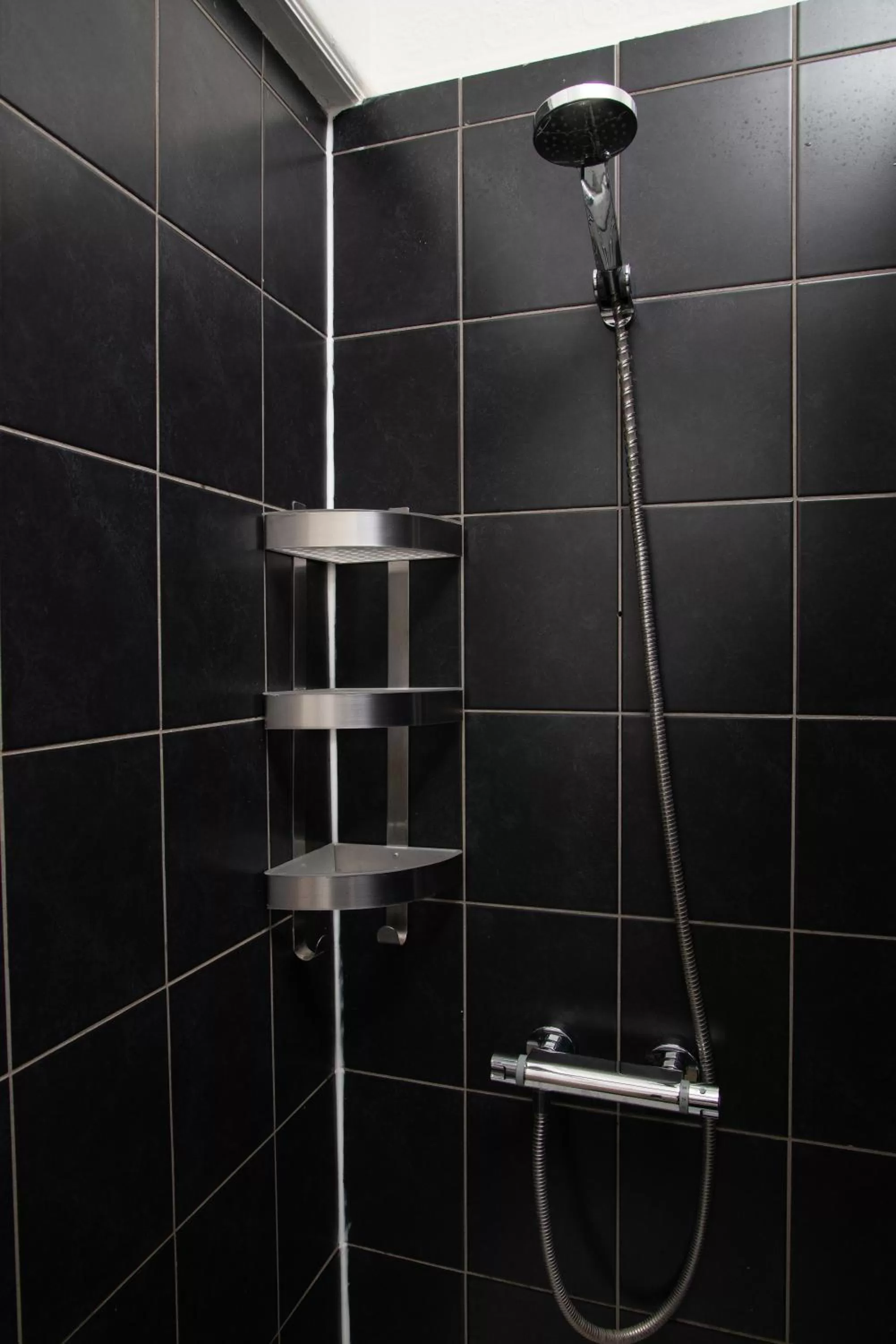 Shower in Royal Hotel, Bar & Grill