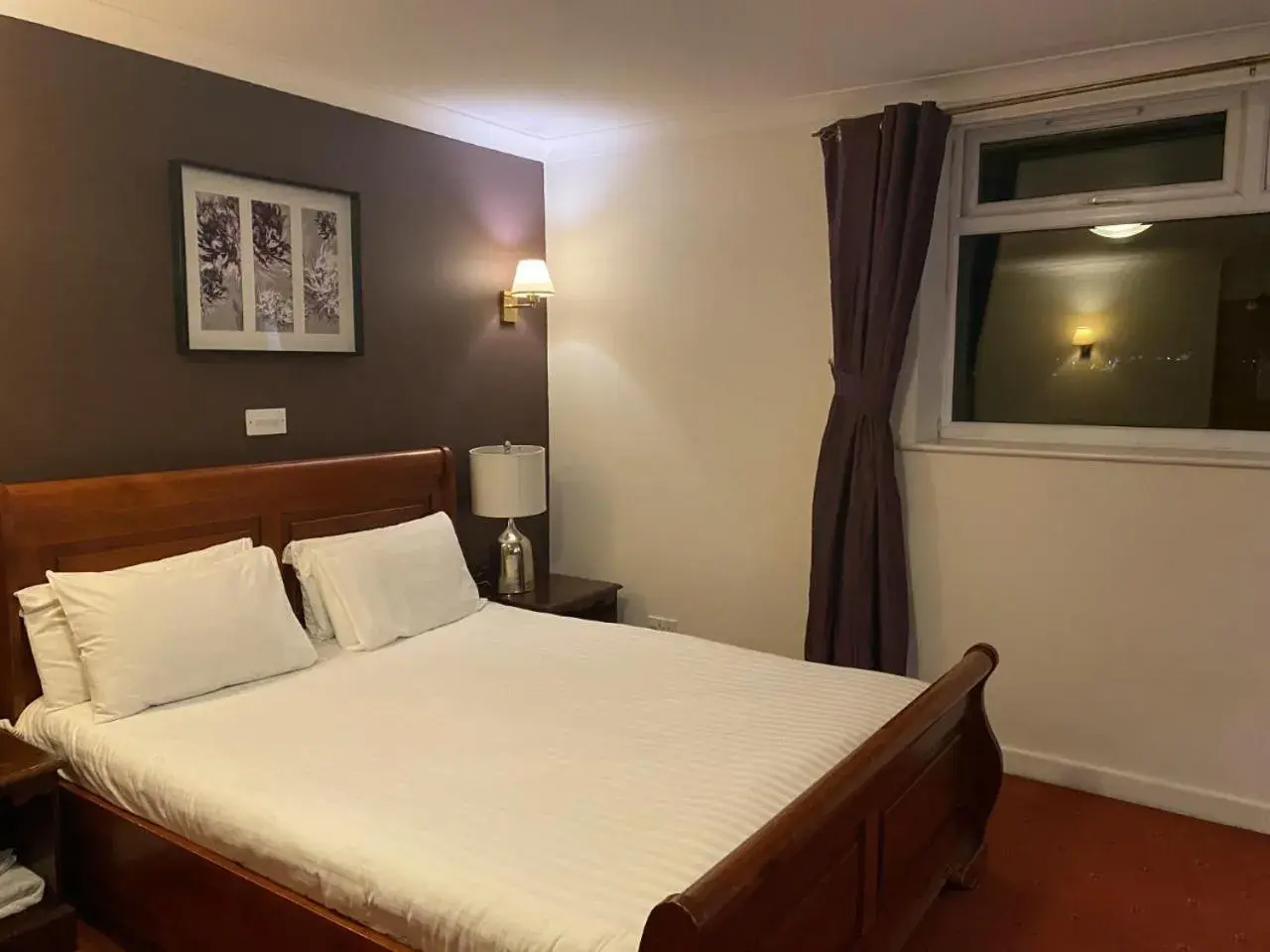 Bedroom, Bed in The Greyhound Hotel Bedroom, Bed in The Greyhound Hotel