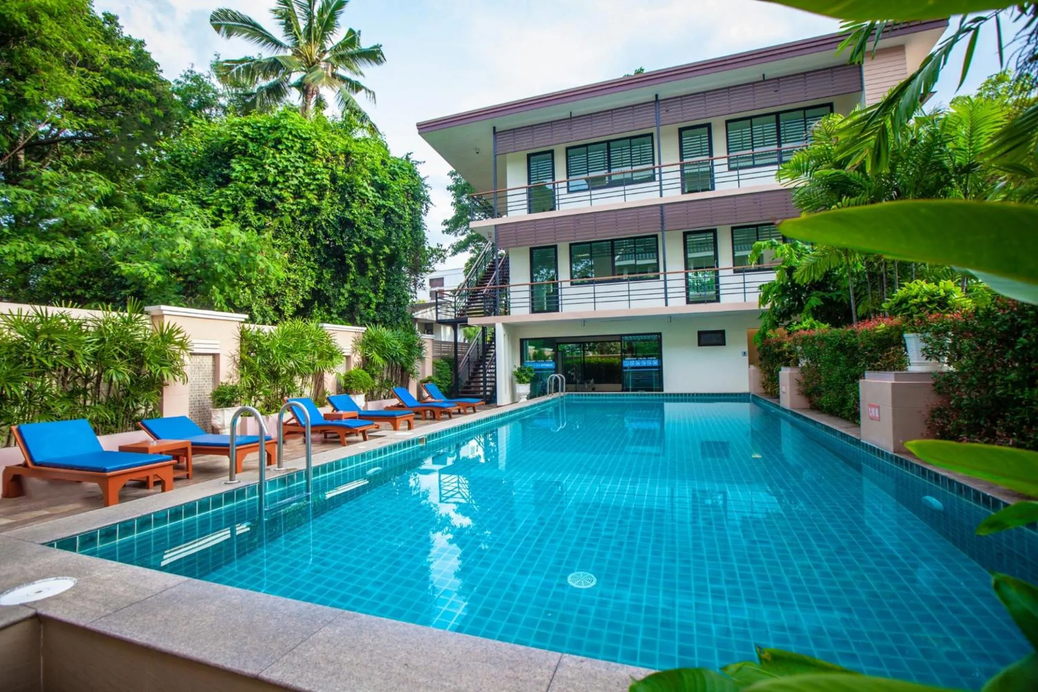 Swimming pool in Sakulchai Place