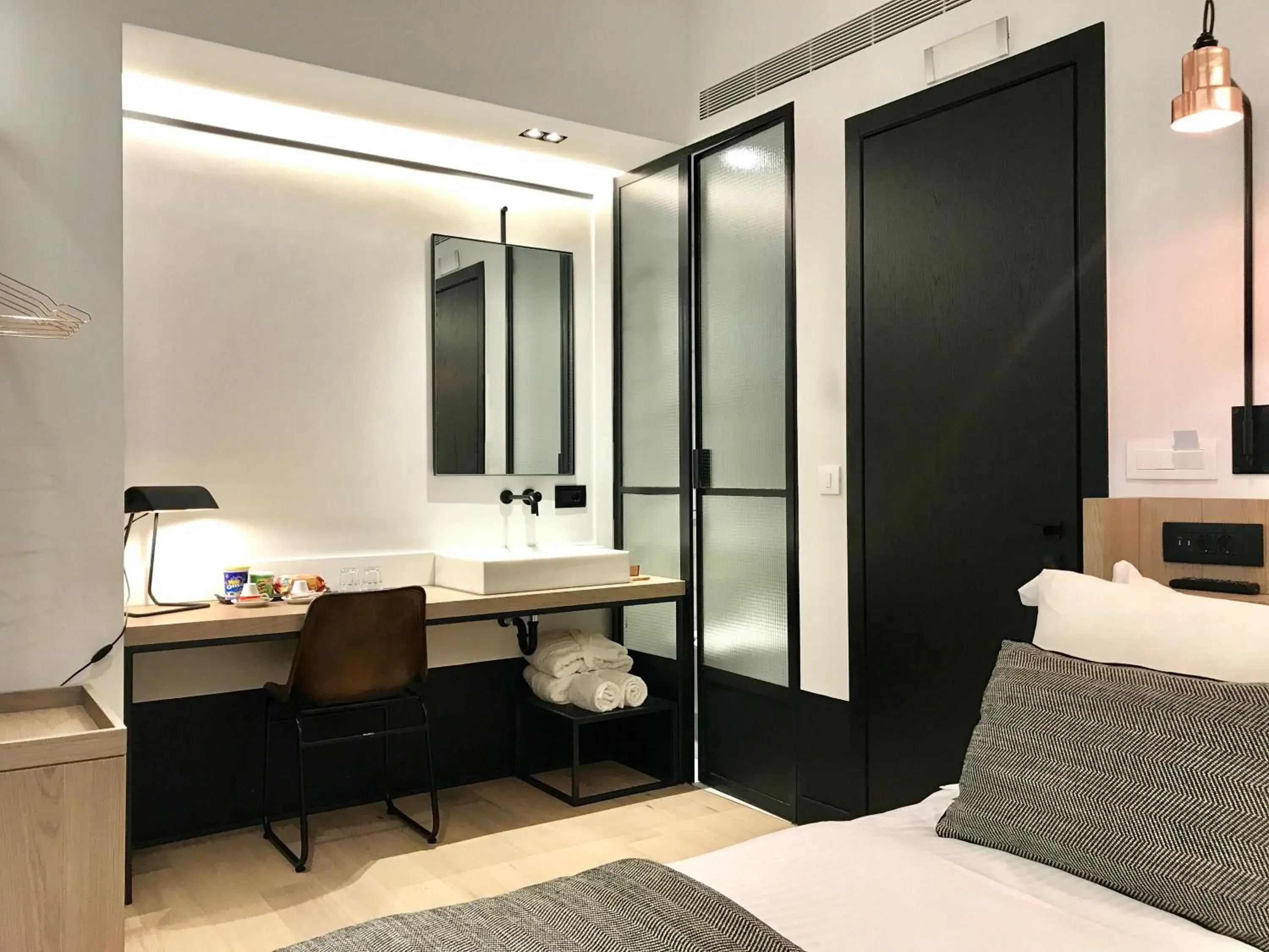Bedroom, Bathroom in Niki Athens Hotel