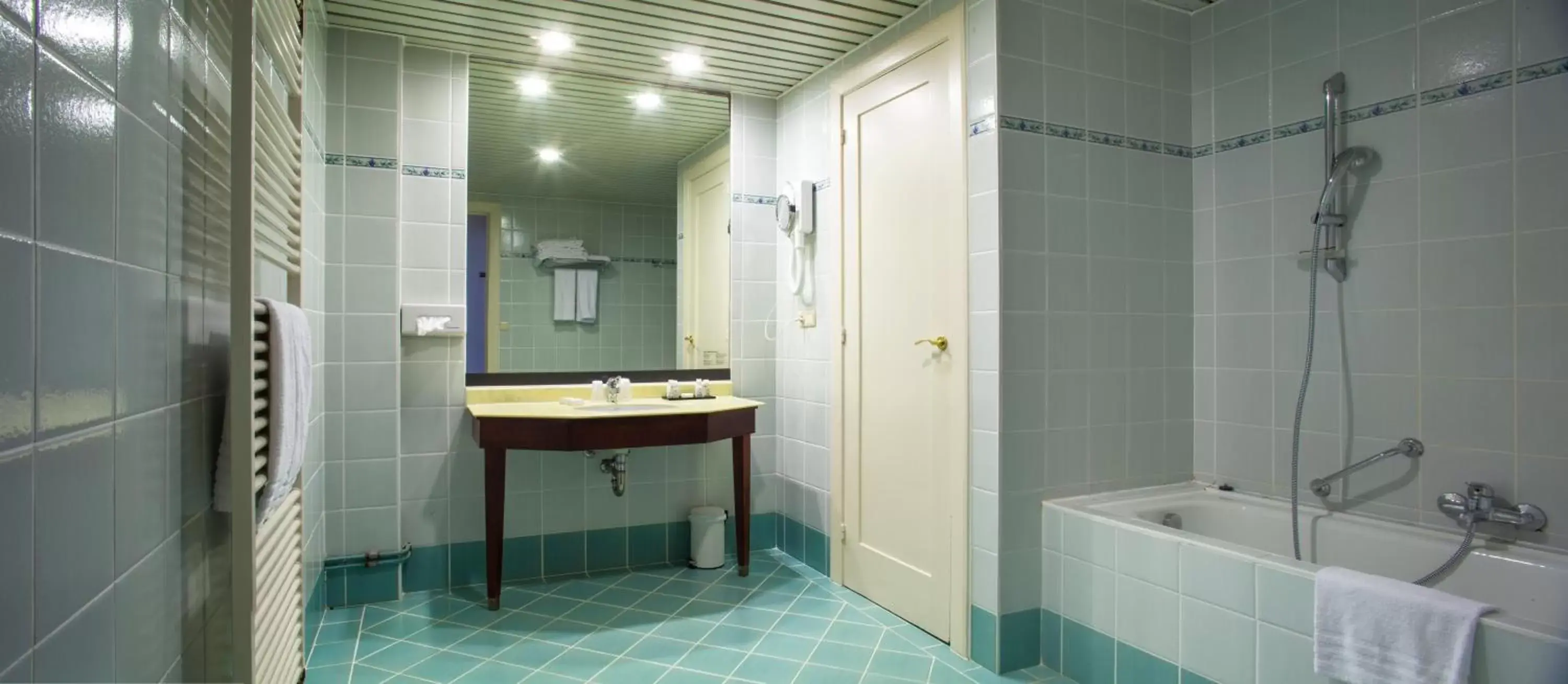 Shower, Bathroom in Thermae Palace