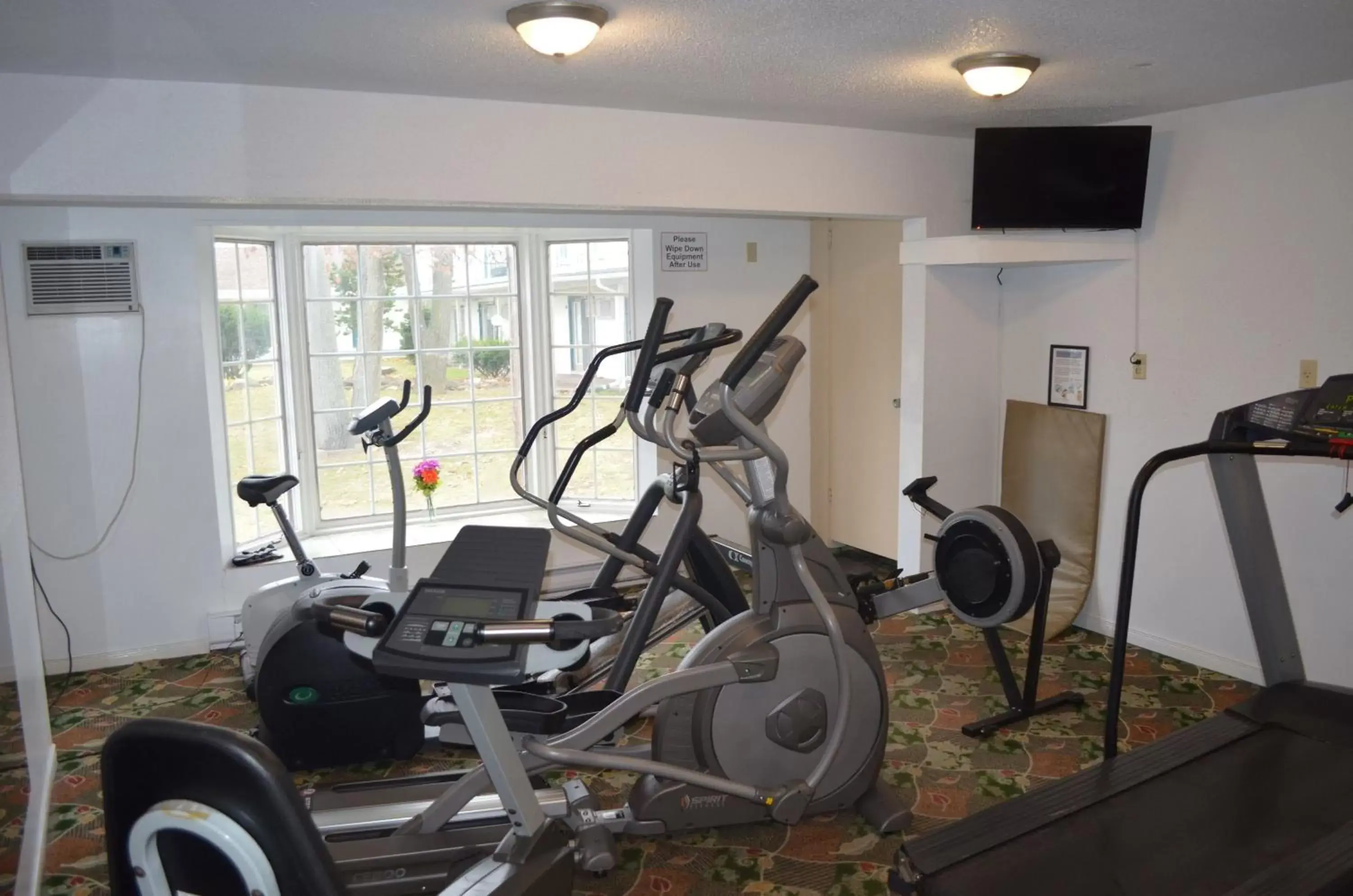 Fitness centre/facilities, Fitness Center/Facilities in Super 8 by Wyndham Gananoque - Country Squire Resort