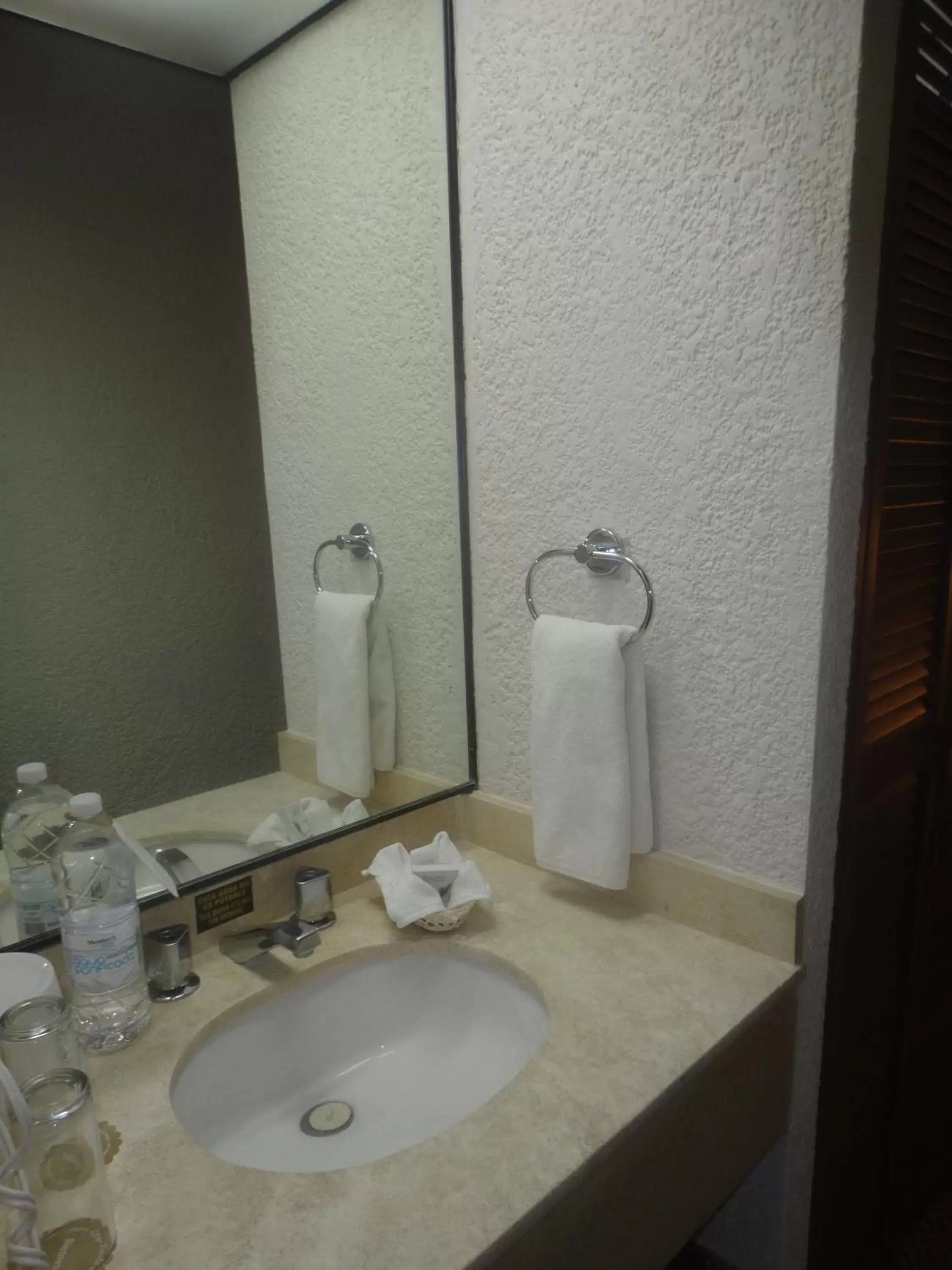 Bathroom in Best Western Posada Del Rio