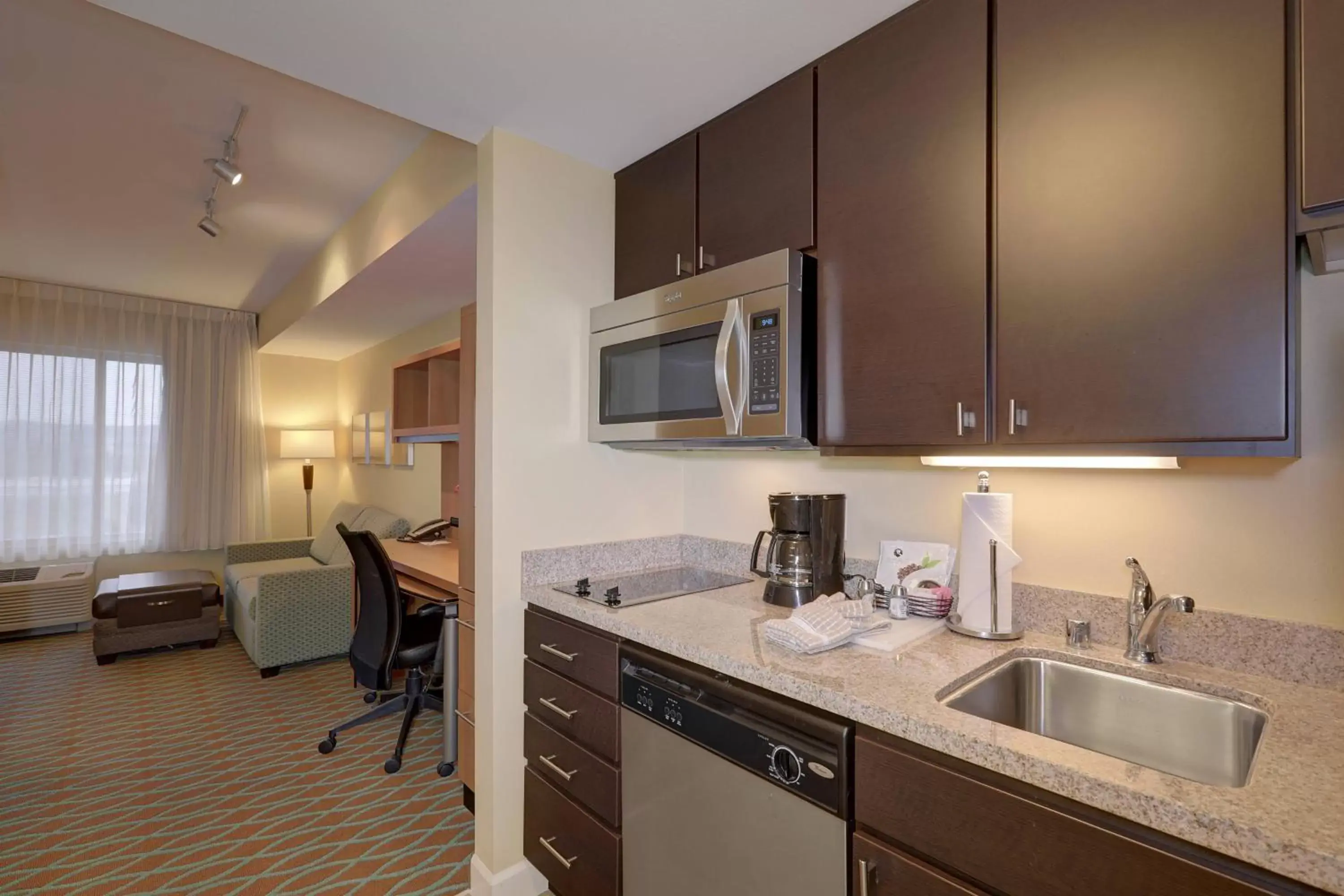 Bedroom, Kitchen/Kitchenette in TownePlace Suites Richland Columbia Point