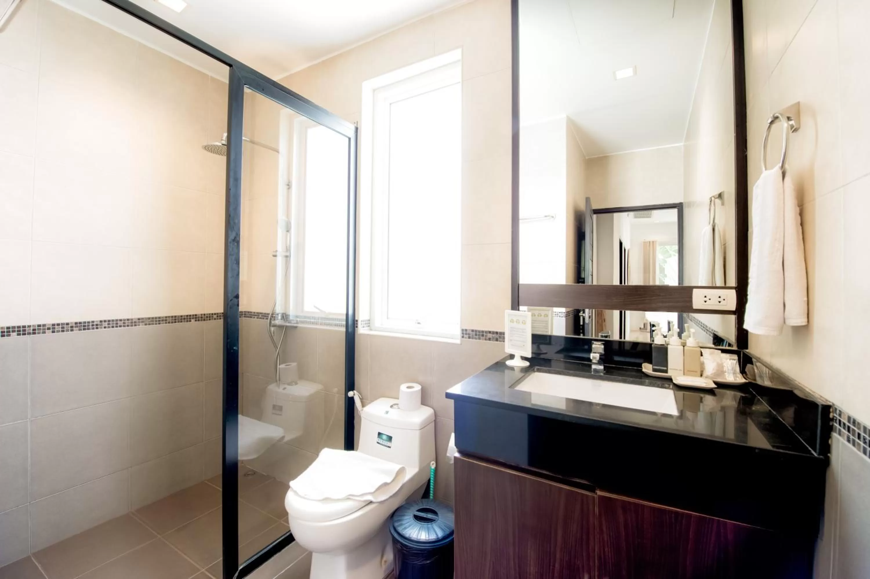 Bathroom in Oriental Beach Pearl Resort