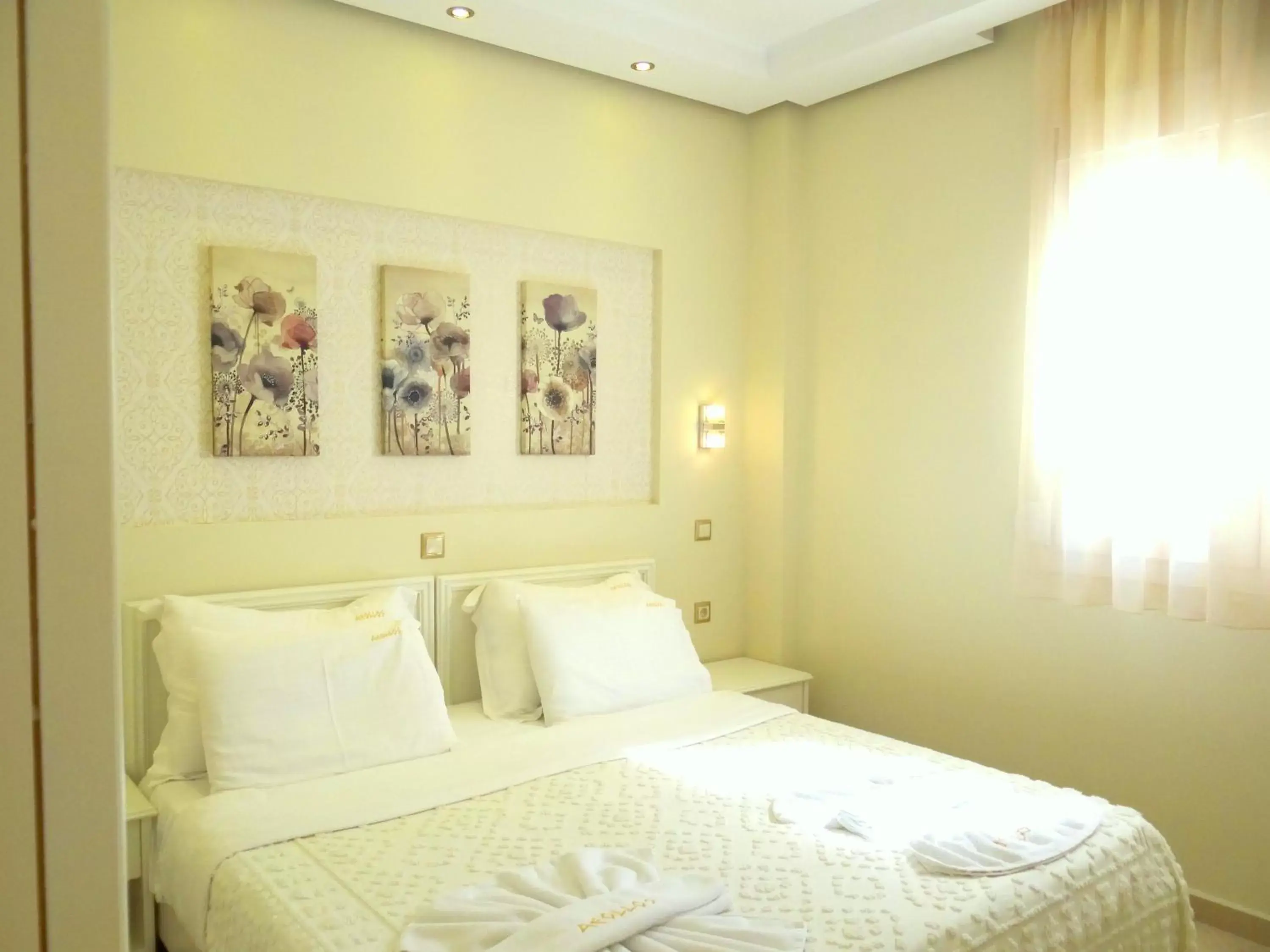Bed in Hotel Aeollos