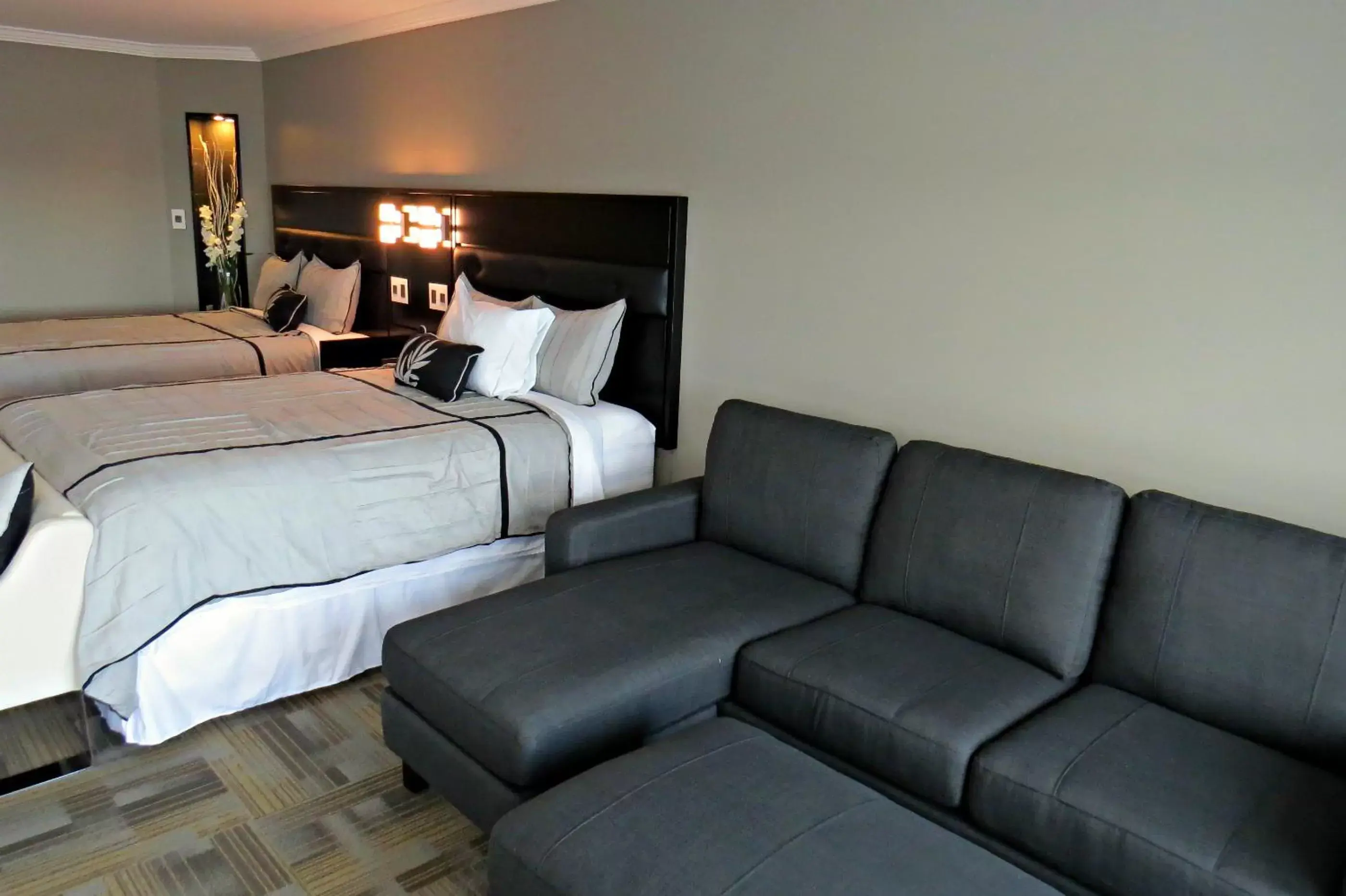 Bed in Dockside Suites