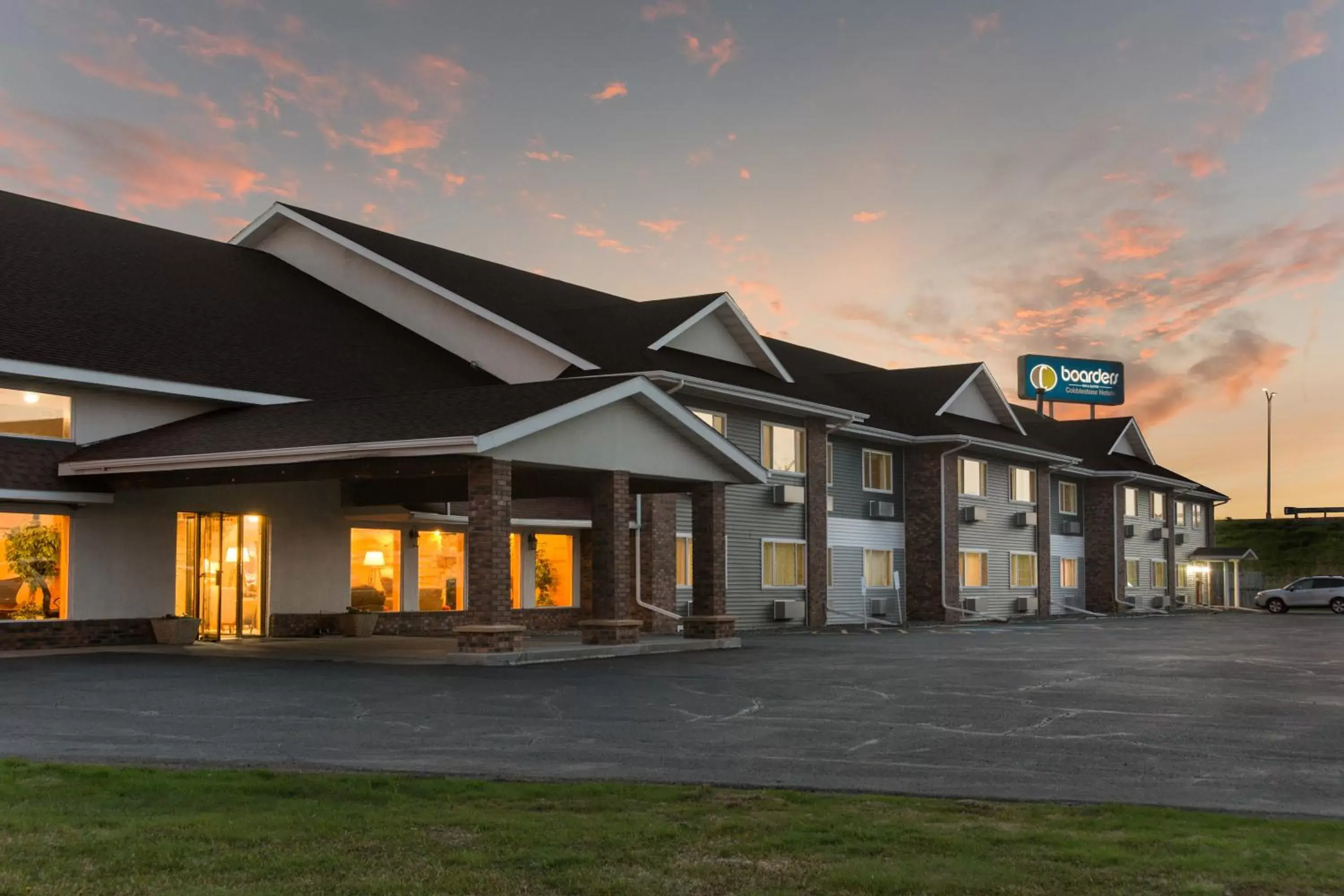 Property Building in Boarders Inn & Suites by Cobblestone Hotels - Superior/Duluth