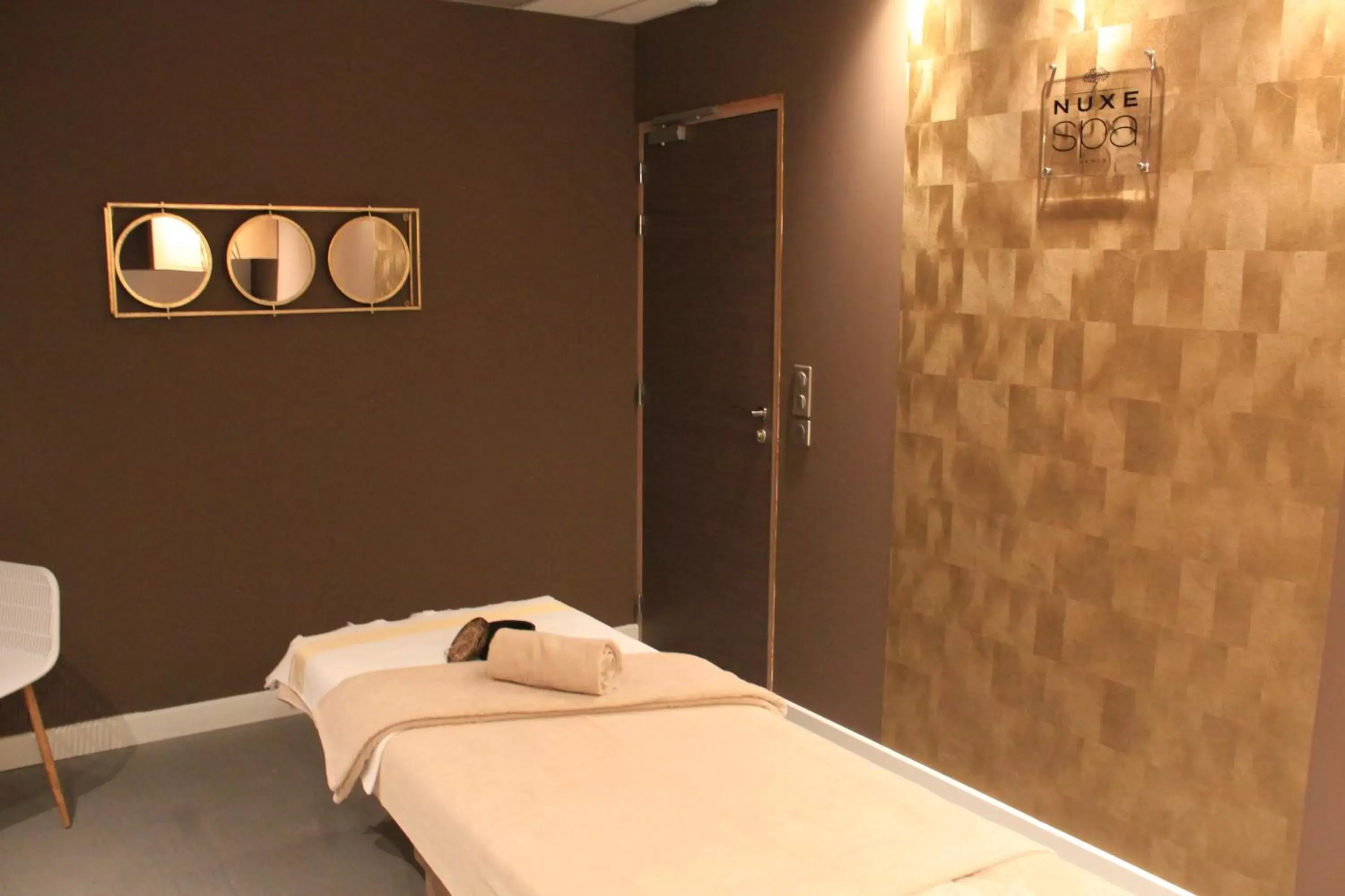 Massage in Le Diana Hôtel & Spa NUXE