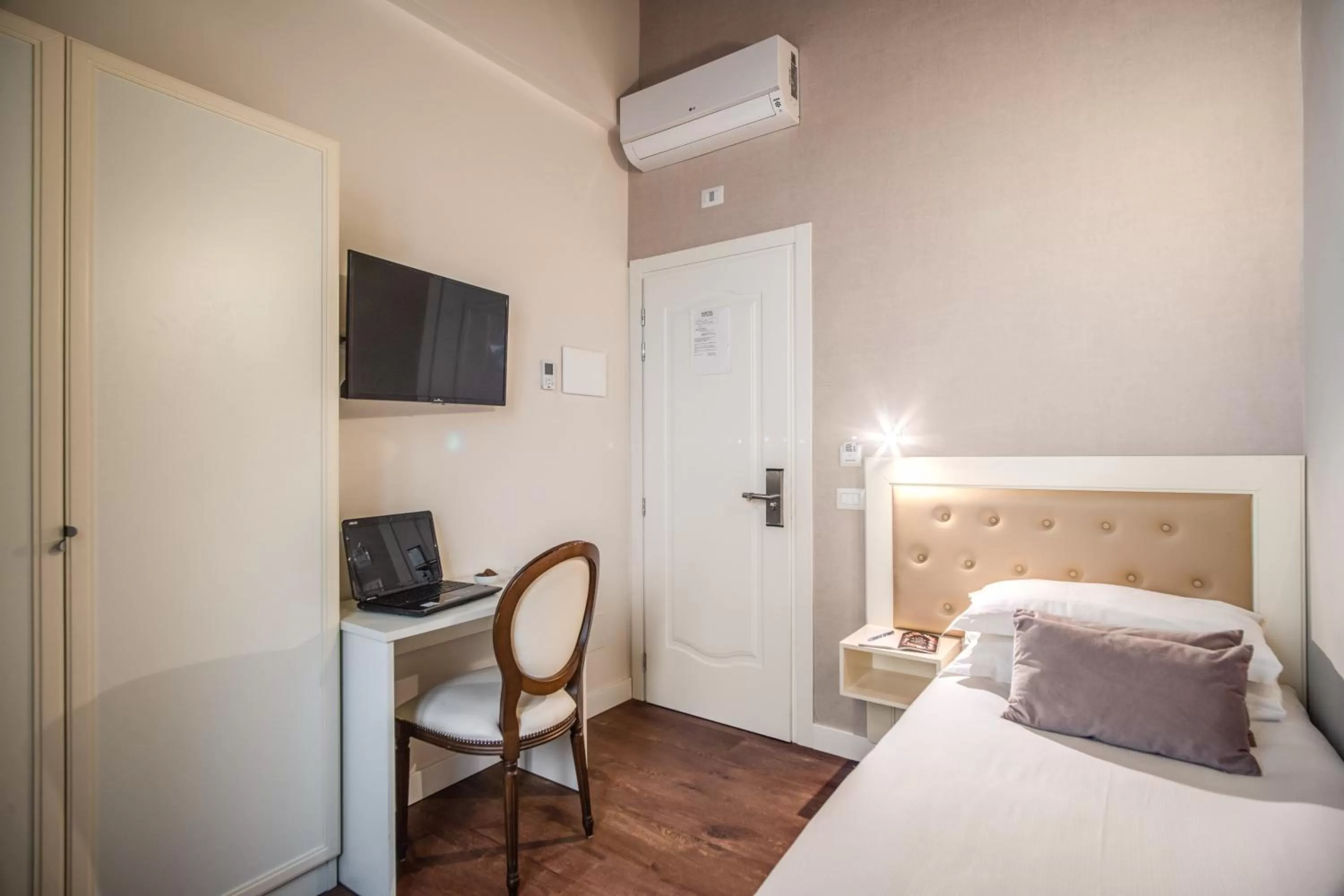 Bed in Hotel San Silvestro