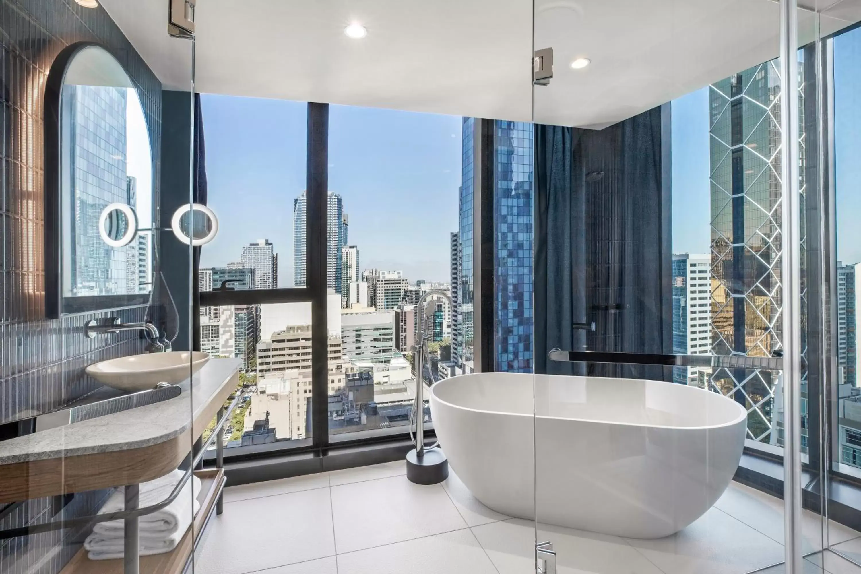 Premium King Room with Tub - High Floor in voco Melbourne Central