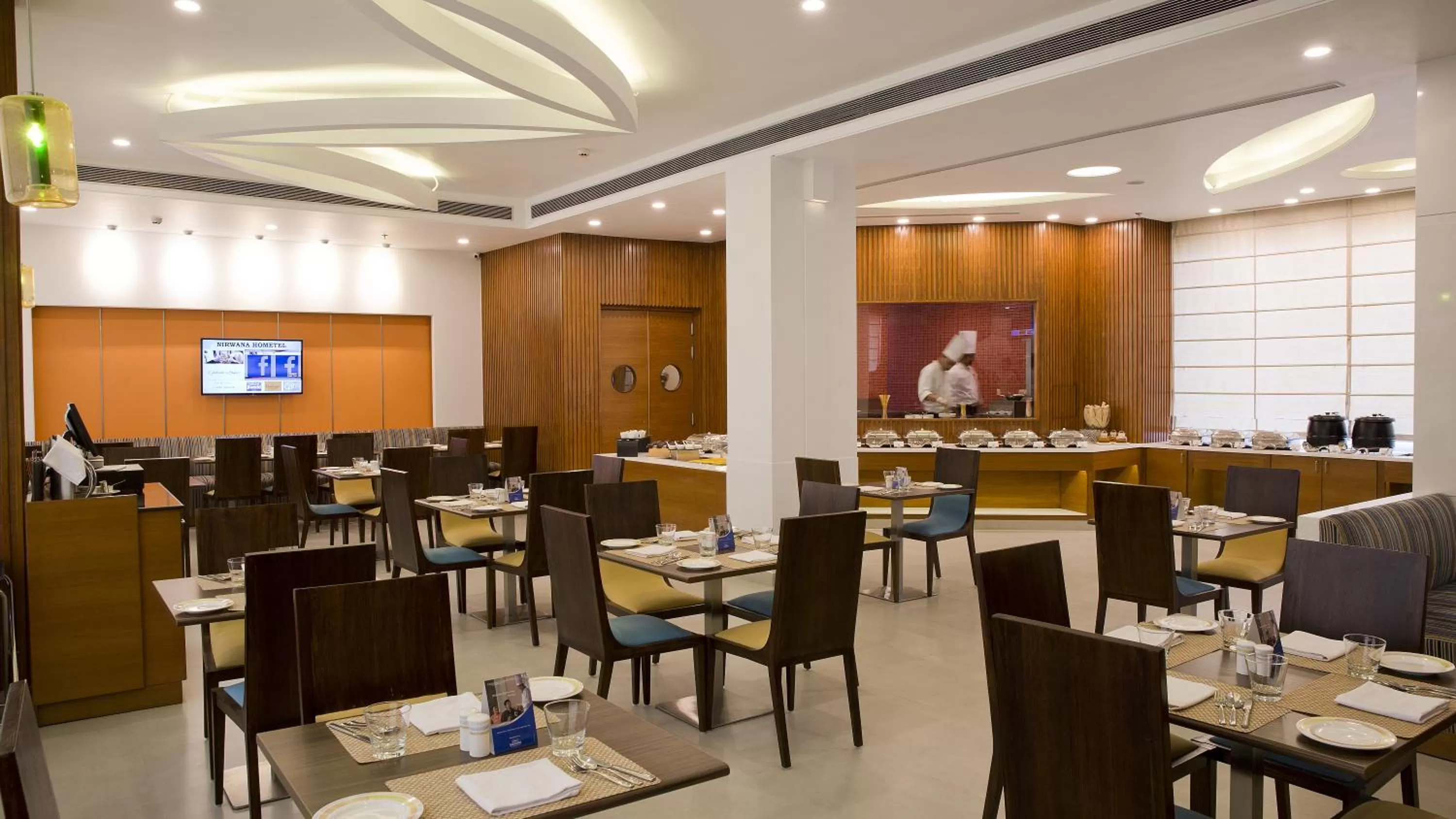 Restaurant/places to eat in Nirwana Hometel Jaipur- A Sarovar Hotel