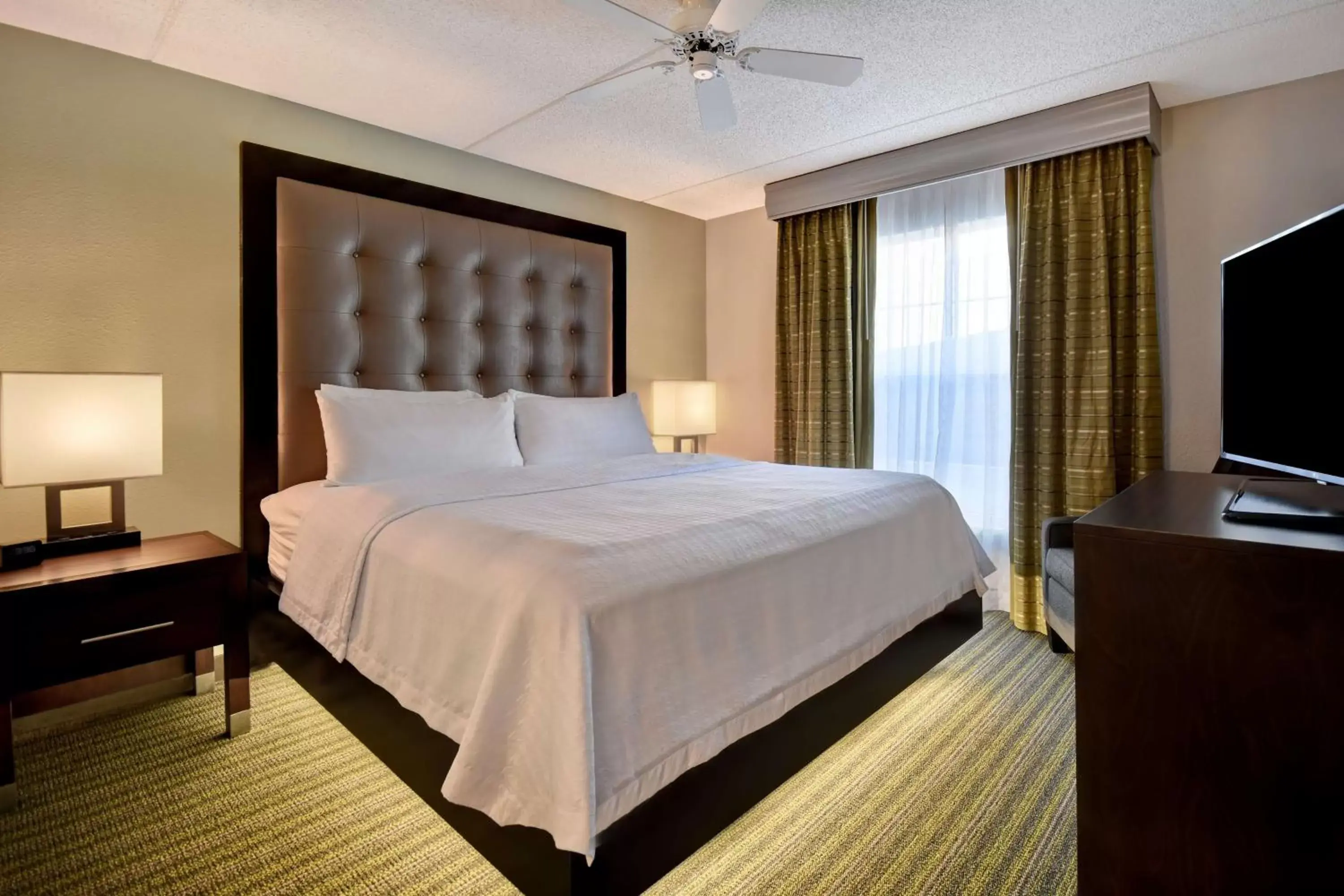 Bed in Homewood Suites by Hilton Philadelphia-Great Valley