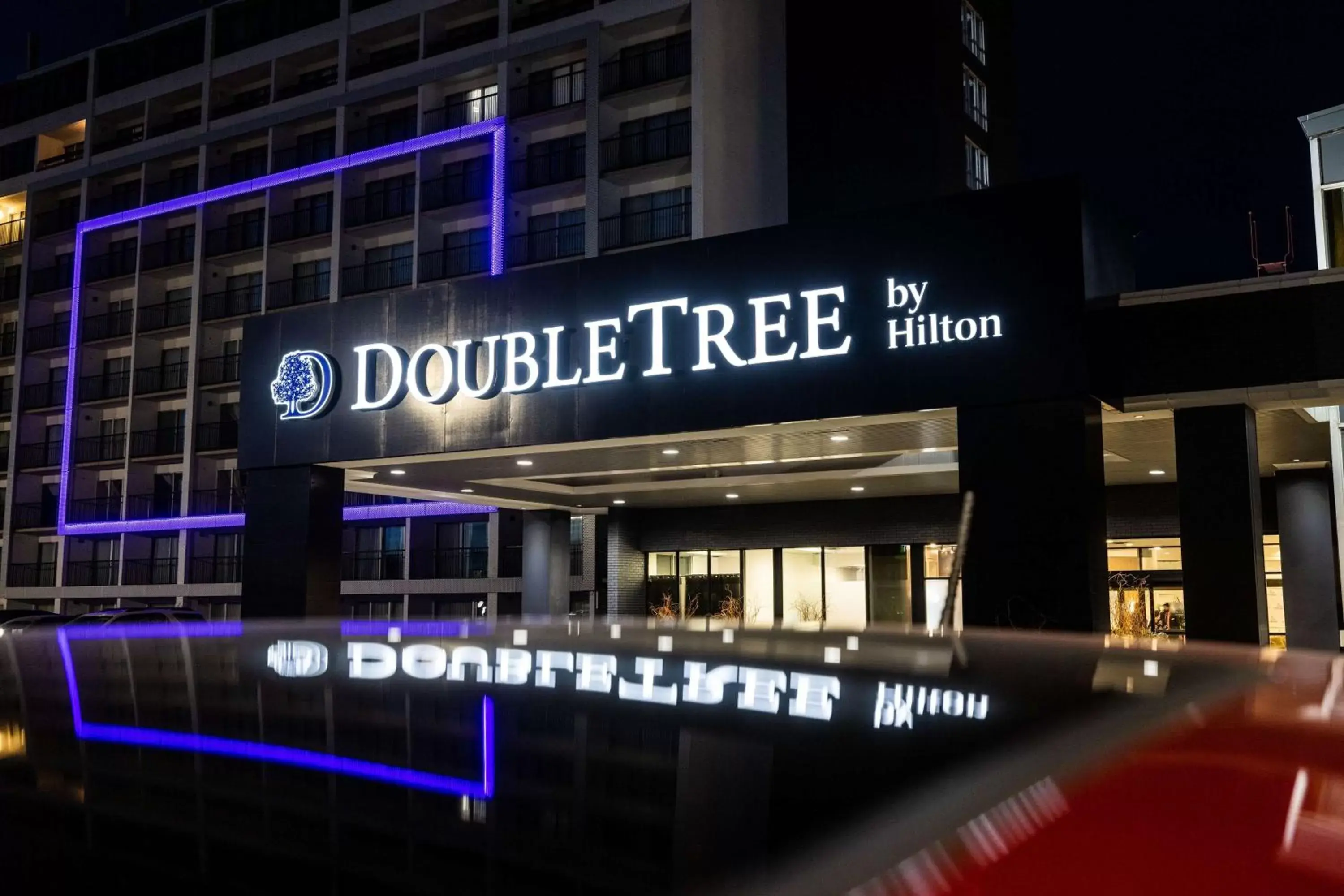 Property building in DoubleTree by Hilton Calgary North Property building in DoubleTree by Hilton Calgary North