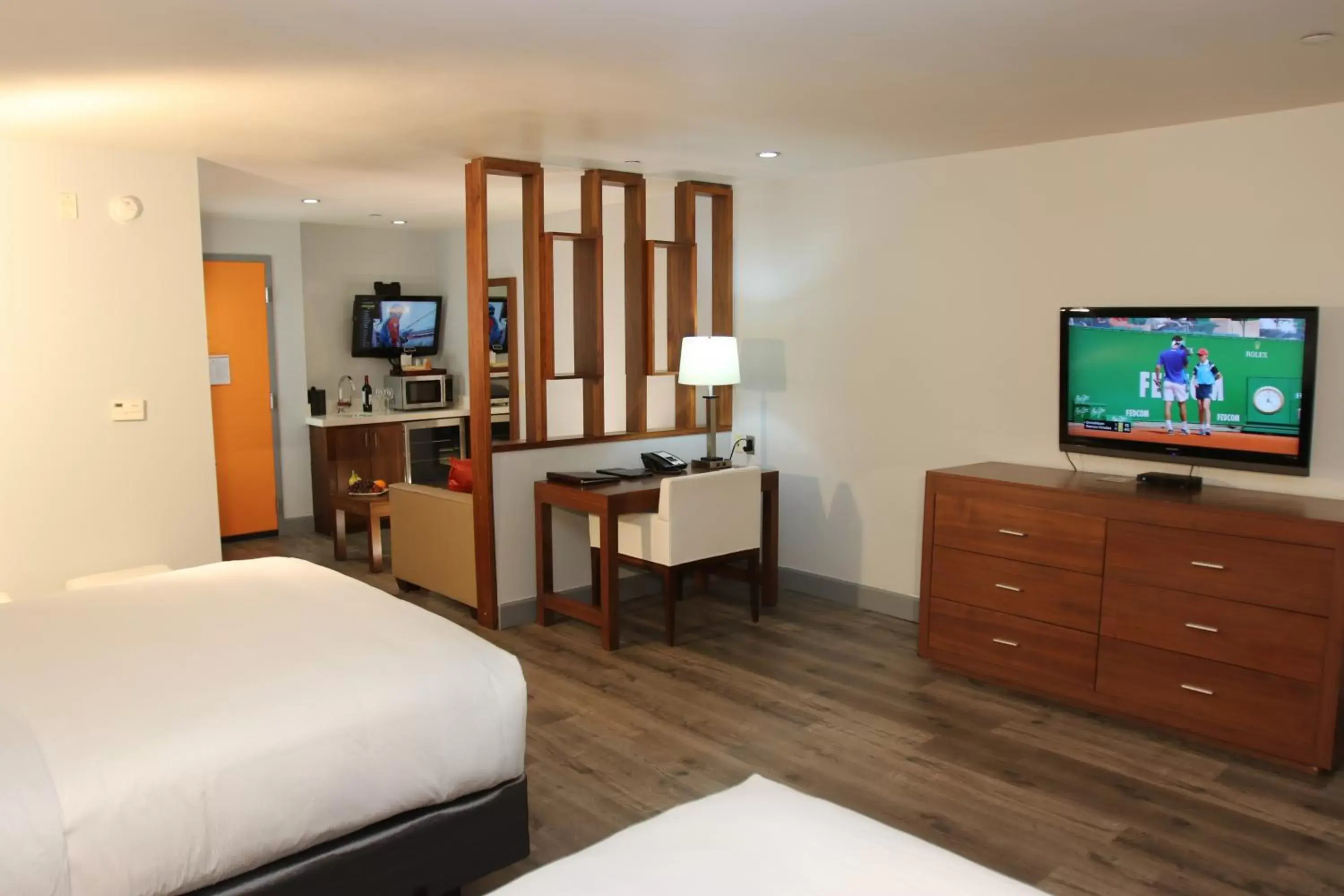 Queen Suite with Two Queen Beds in BLVD Hotel & Studios- Walking Distance to Universal Studios Hollywood