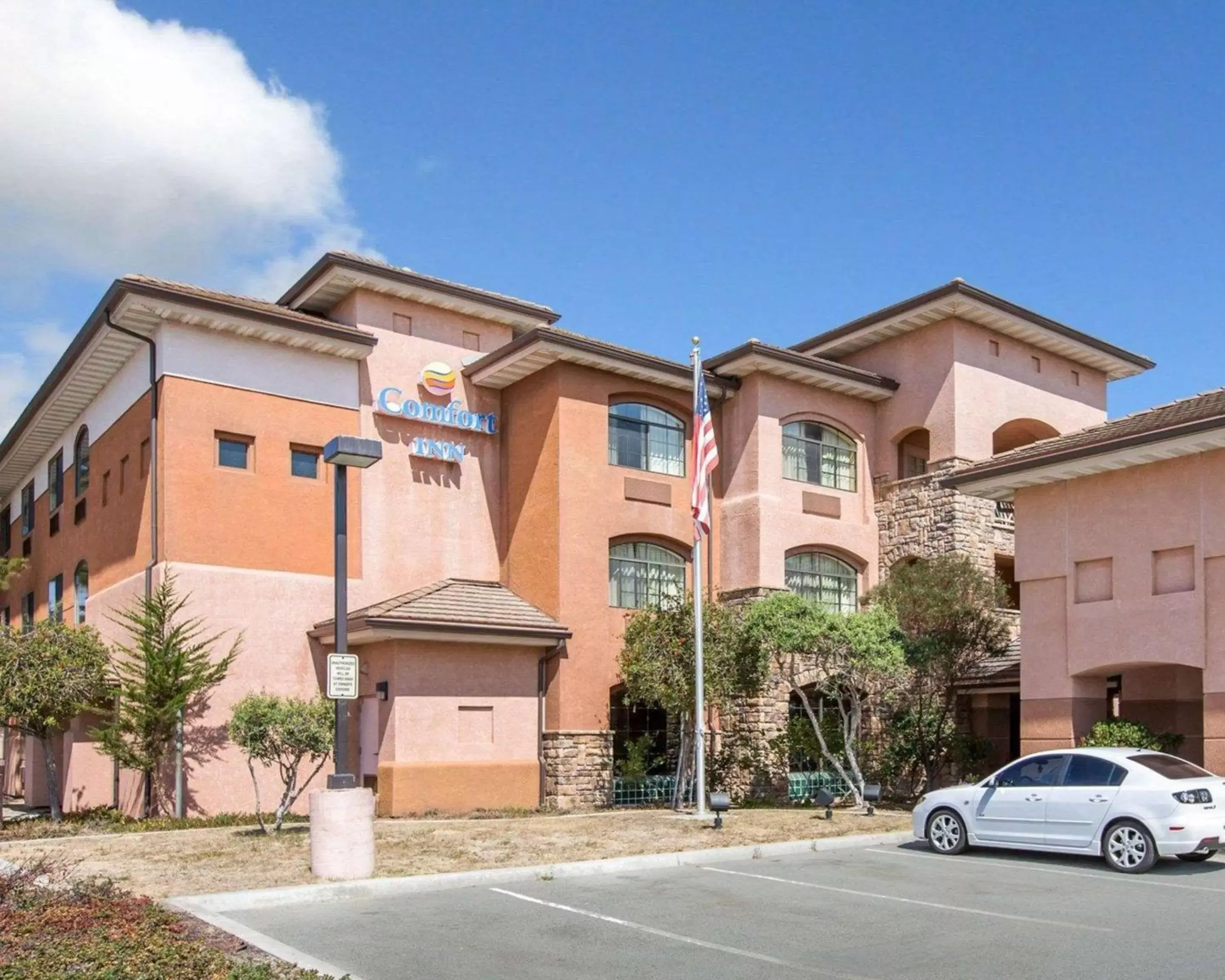 Property Building in Comfort Inn Marina on the Monterey Bay