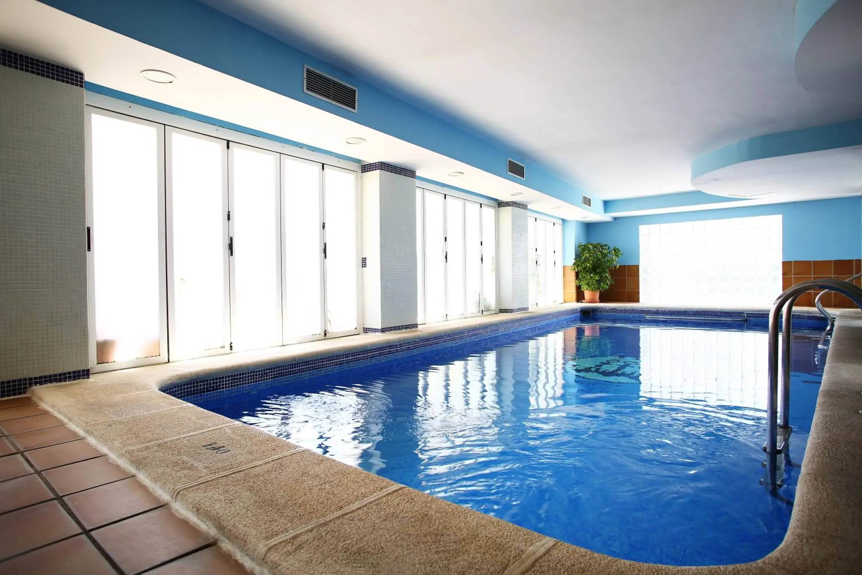 Swimming pool in Hotel Tres Anclas Swimming pool in Hotel Tres Anclas