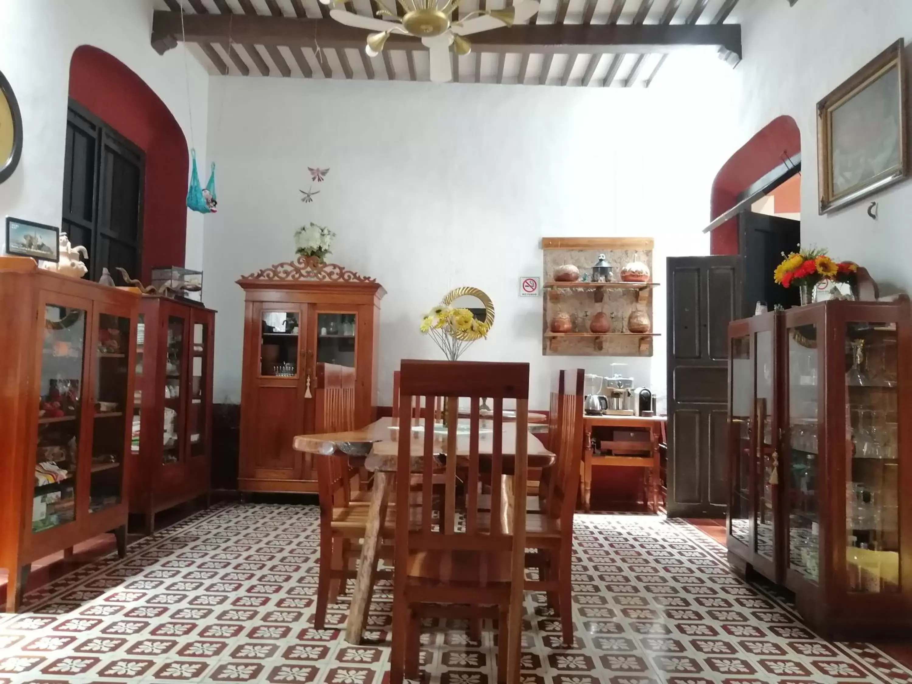 Dining Area in Casa de Zari B&B