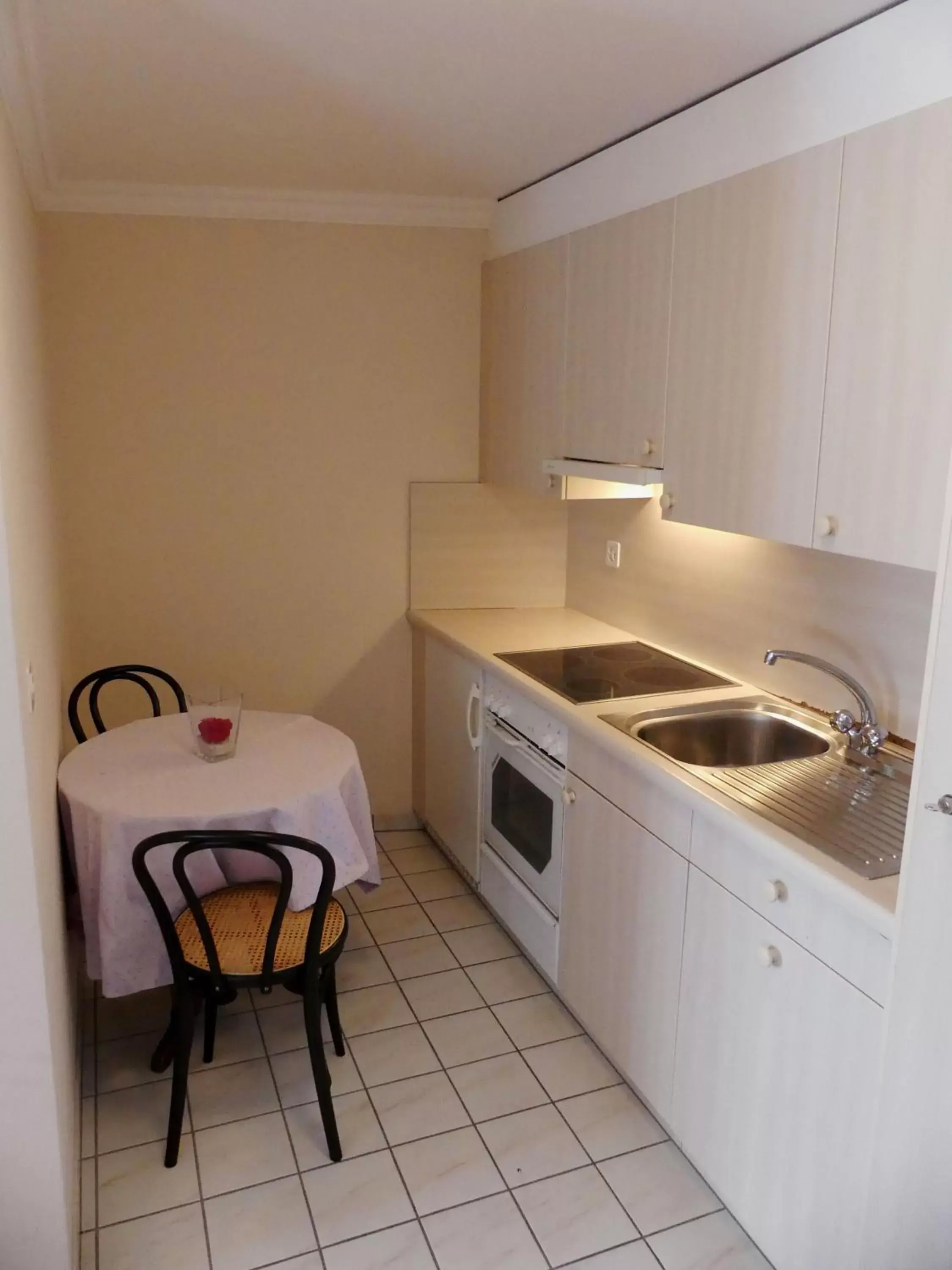 Photo of the whole room, Kitchen/Kitchenette in Hotel Rigi Vitznau