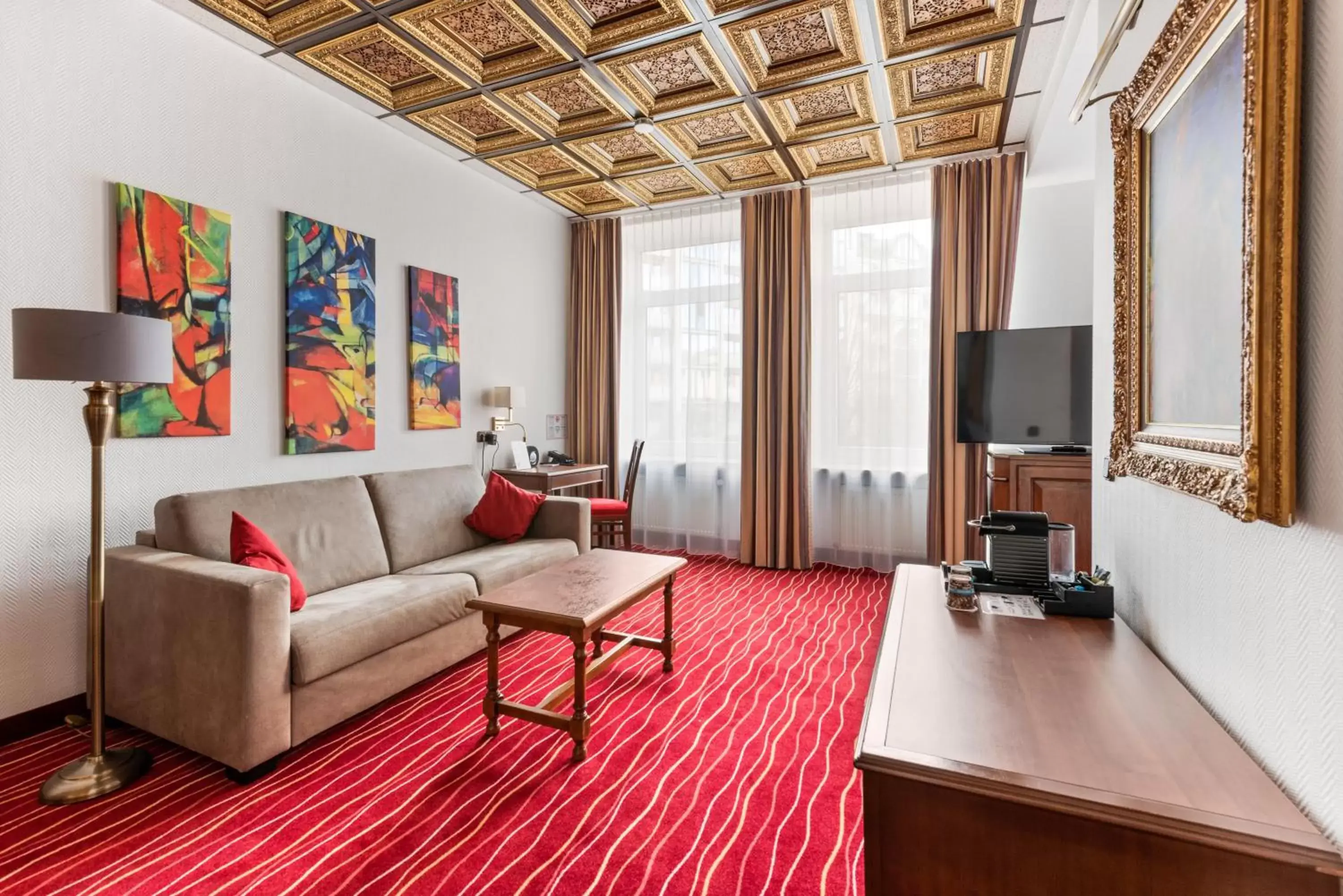 TV and multimedia, Seating Area in King's Hotel First Class