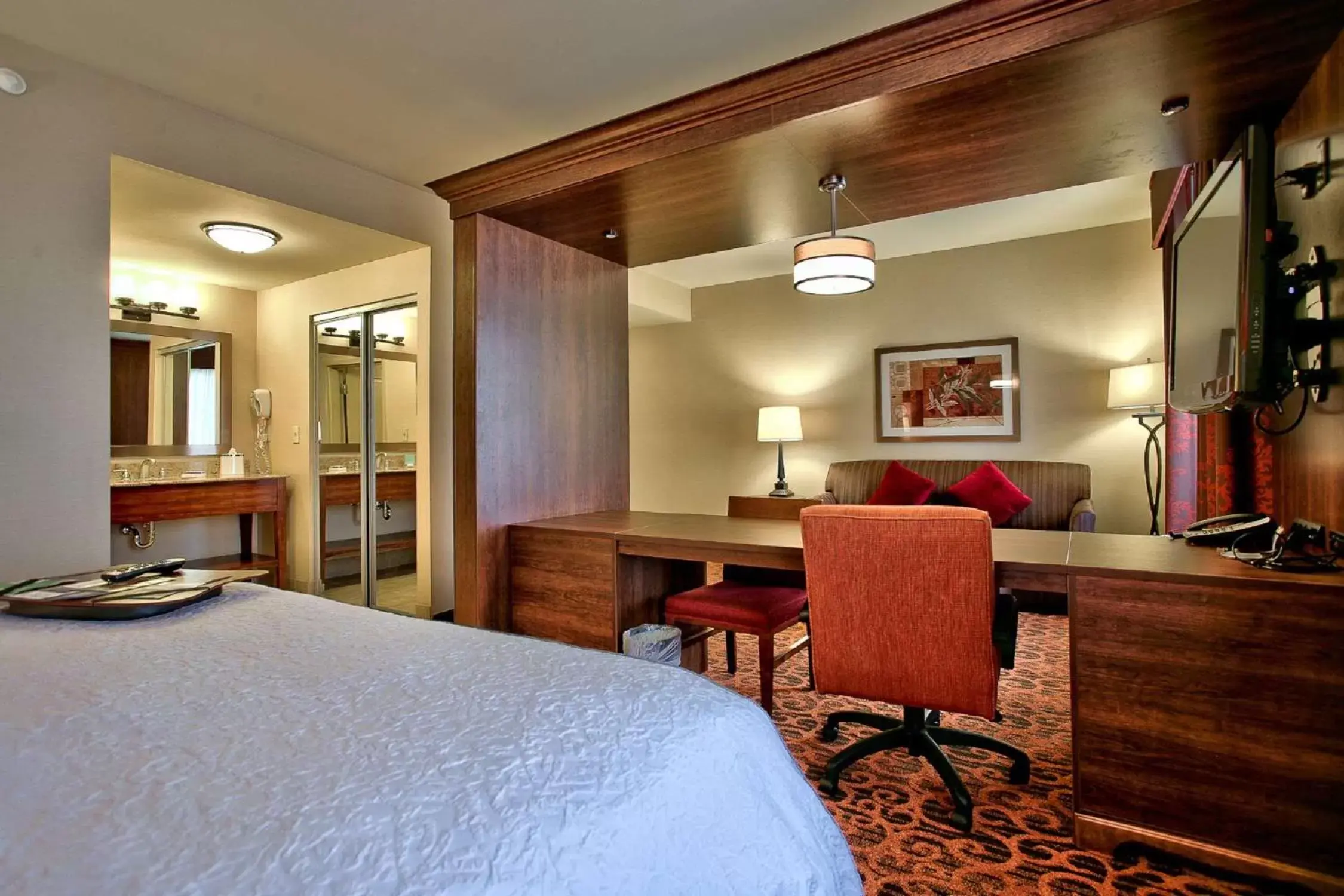 Bed in Hampton Inn & Suites Scottsdale at Talking Stick