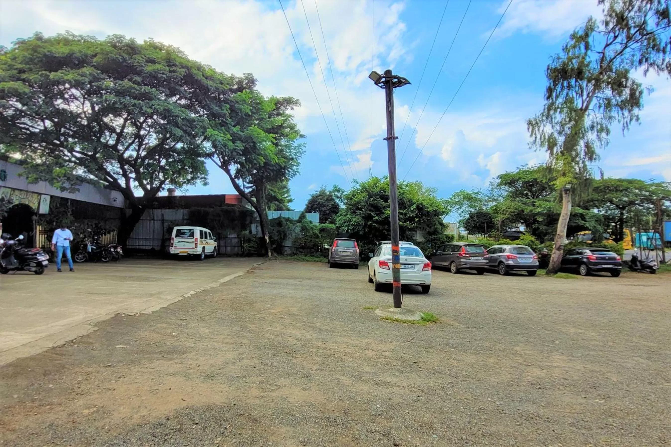 Parking in Hotel Om Inn - Talegaon Dabhade