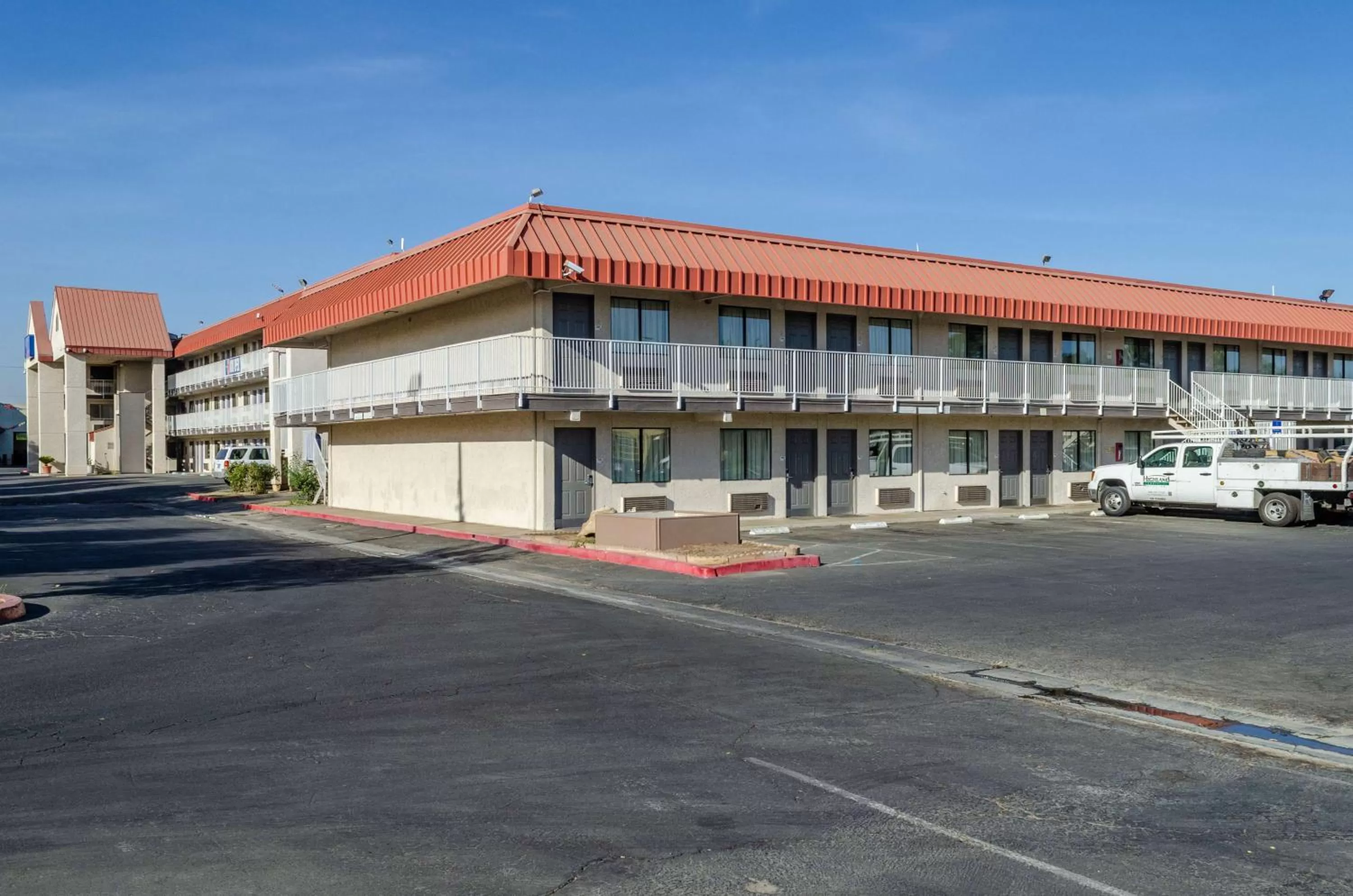 Property building in Studio 6-Fresno, CA - Extended Stay
