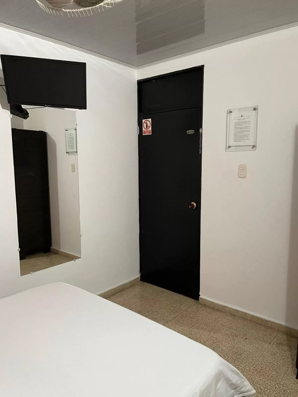 Property building, Bed in Hotel Balop