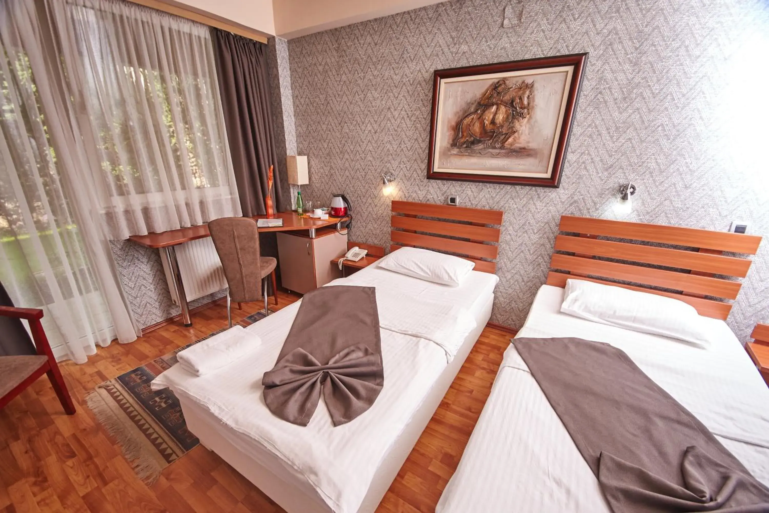 Photo of the whole room, Bed in Leonardo Hotel