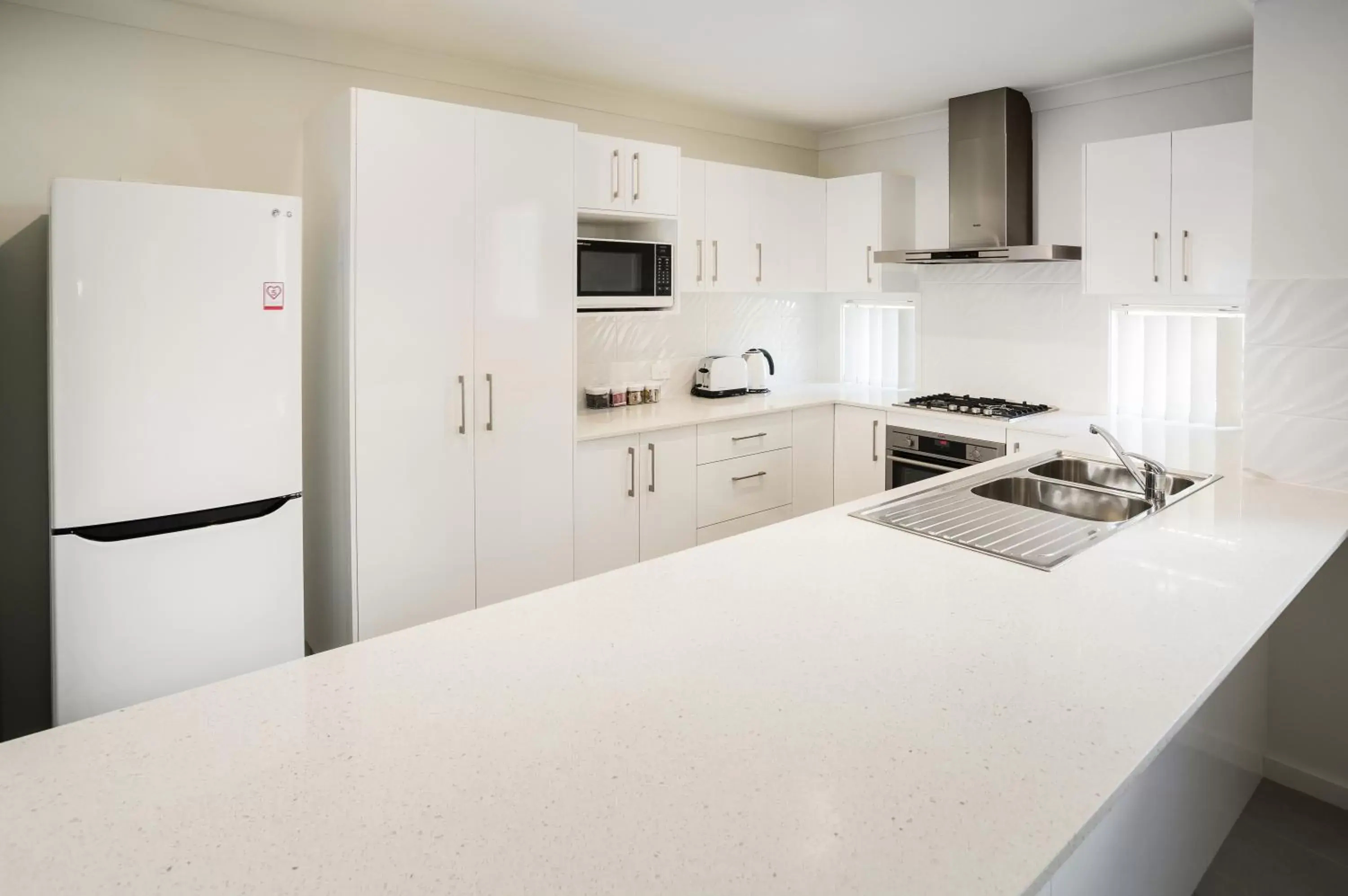 Kitchen or kitchenette, Kitchen/Kitchenette in Wallsend Executive Apartments