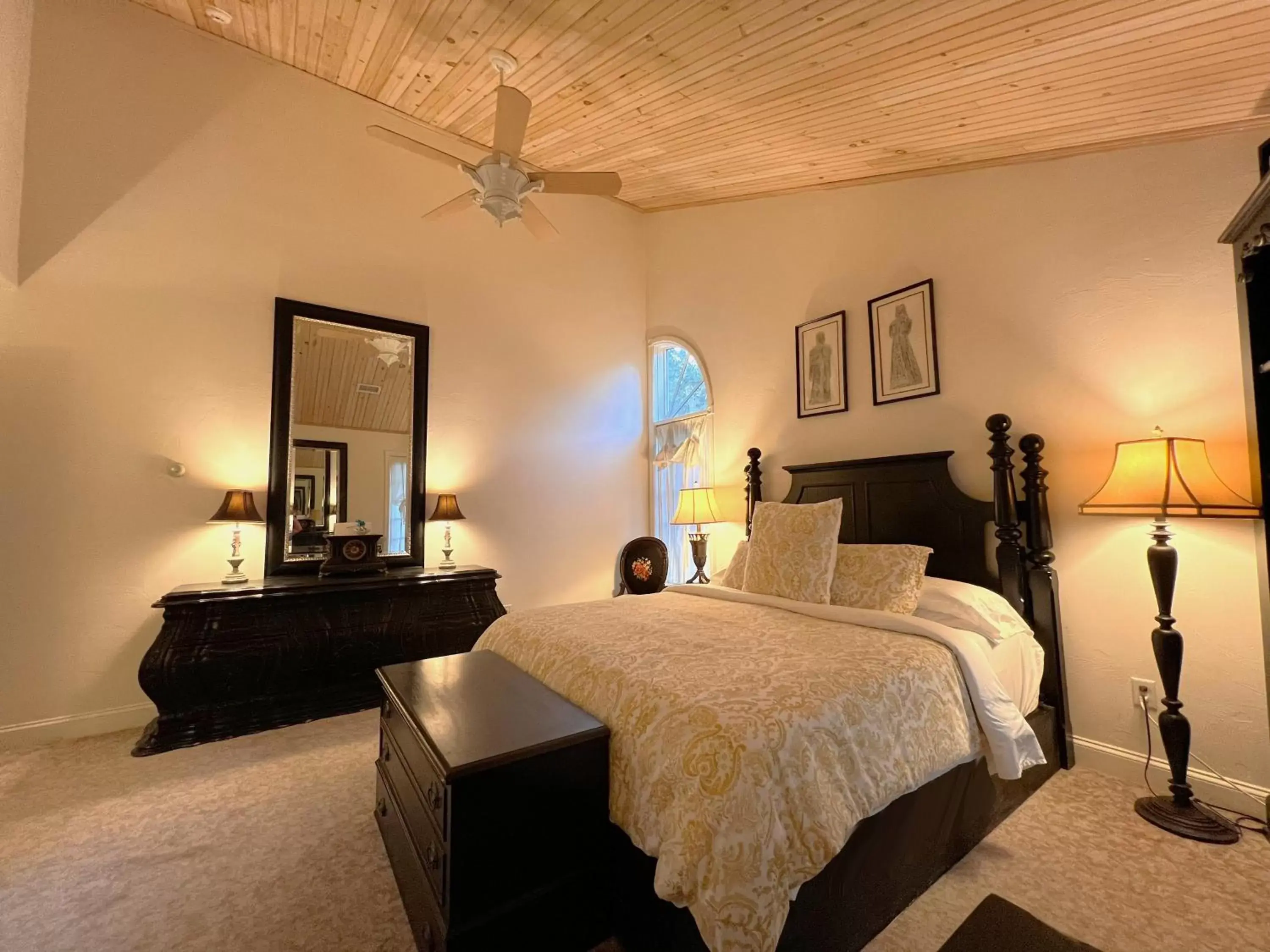 Bedroom, Bed in Frederick William House