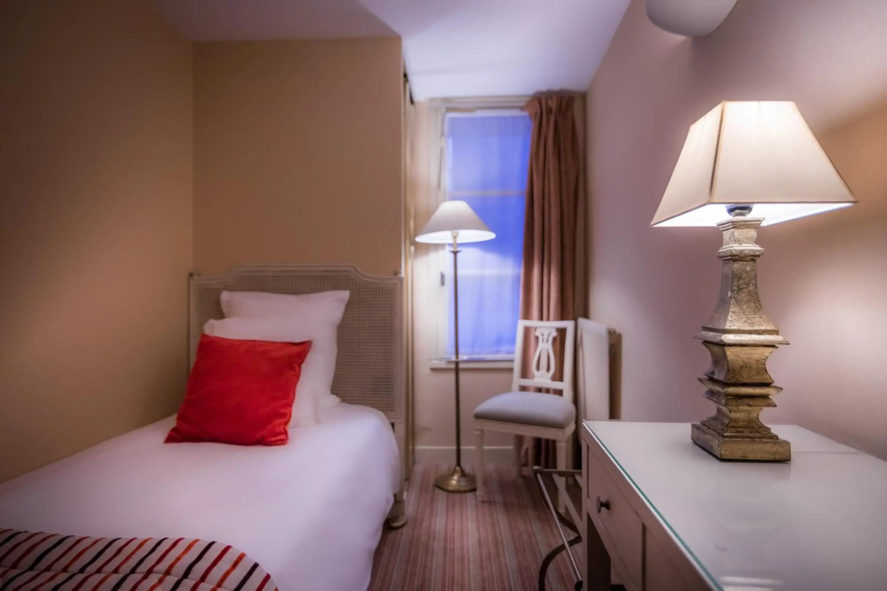 Bed in Champerret Heliopolis Bed in Champerret Heliopolis