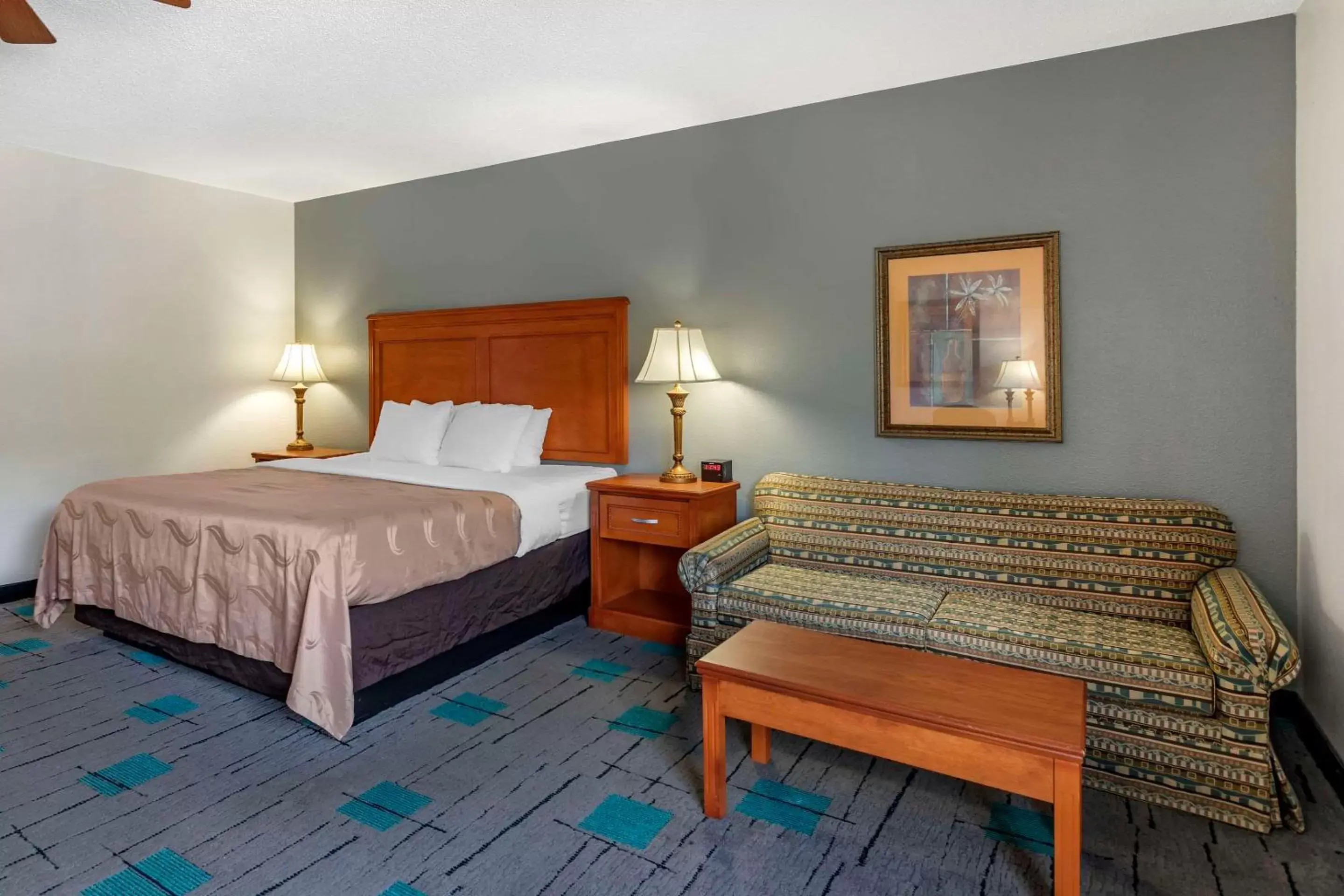 Bedroom, Bed in Quality Inn & Suites Chattanooga