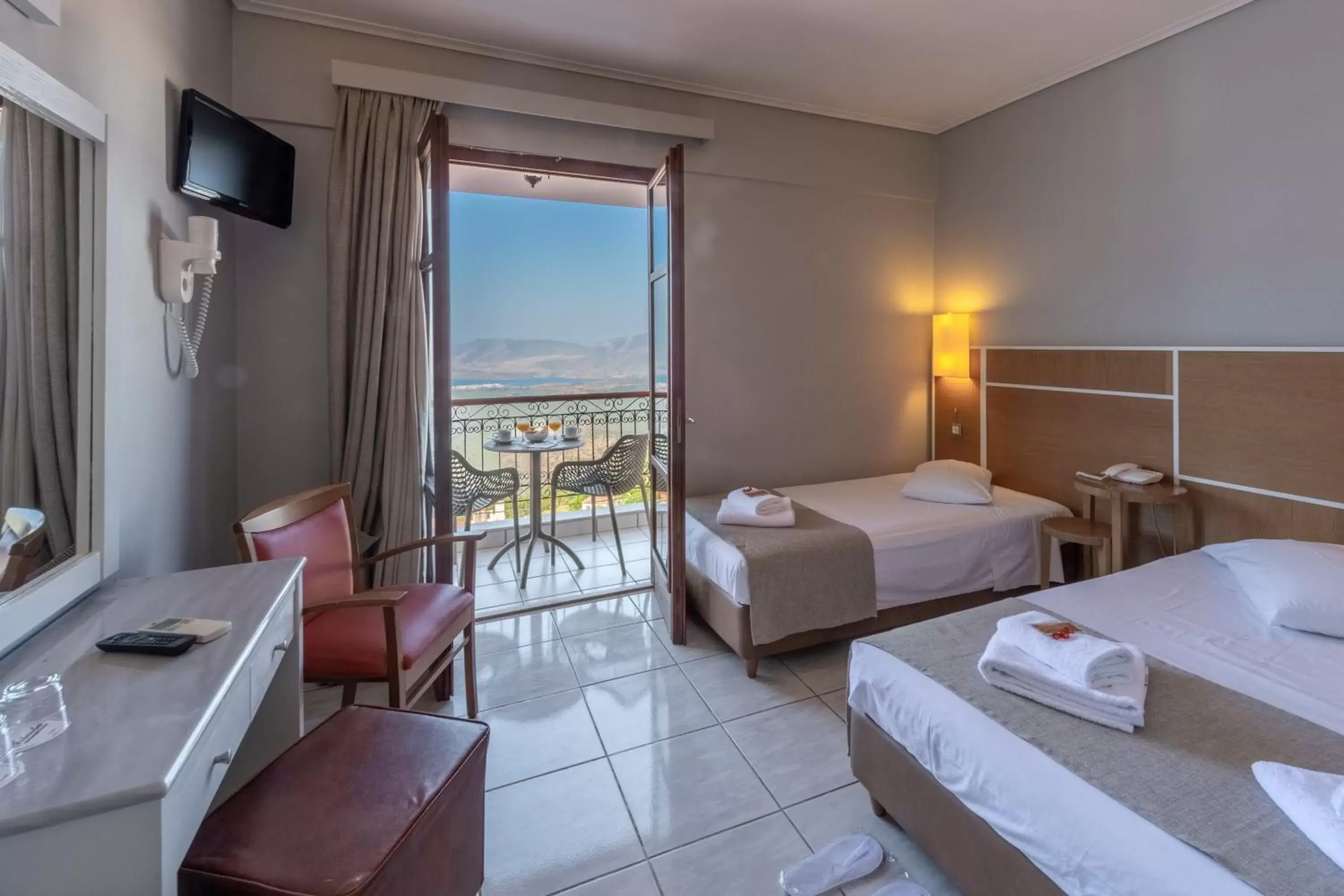 Photo of the whole room, Bed in Fedriades Delphi Hotel Photo of the whole room, Bed in Fedriades Delphi Hotel