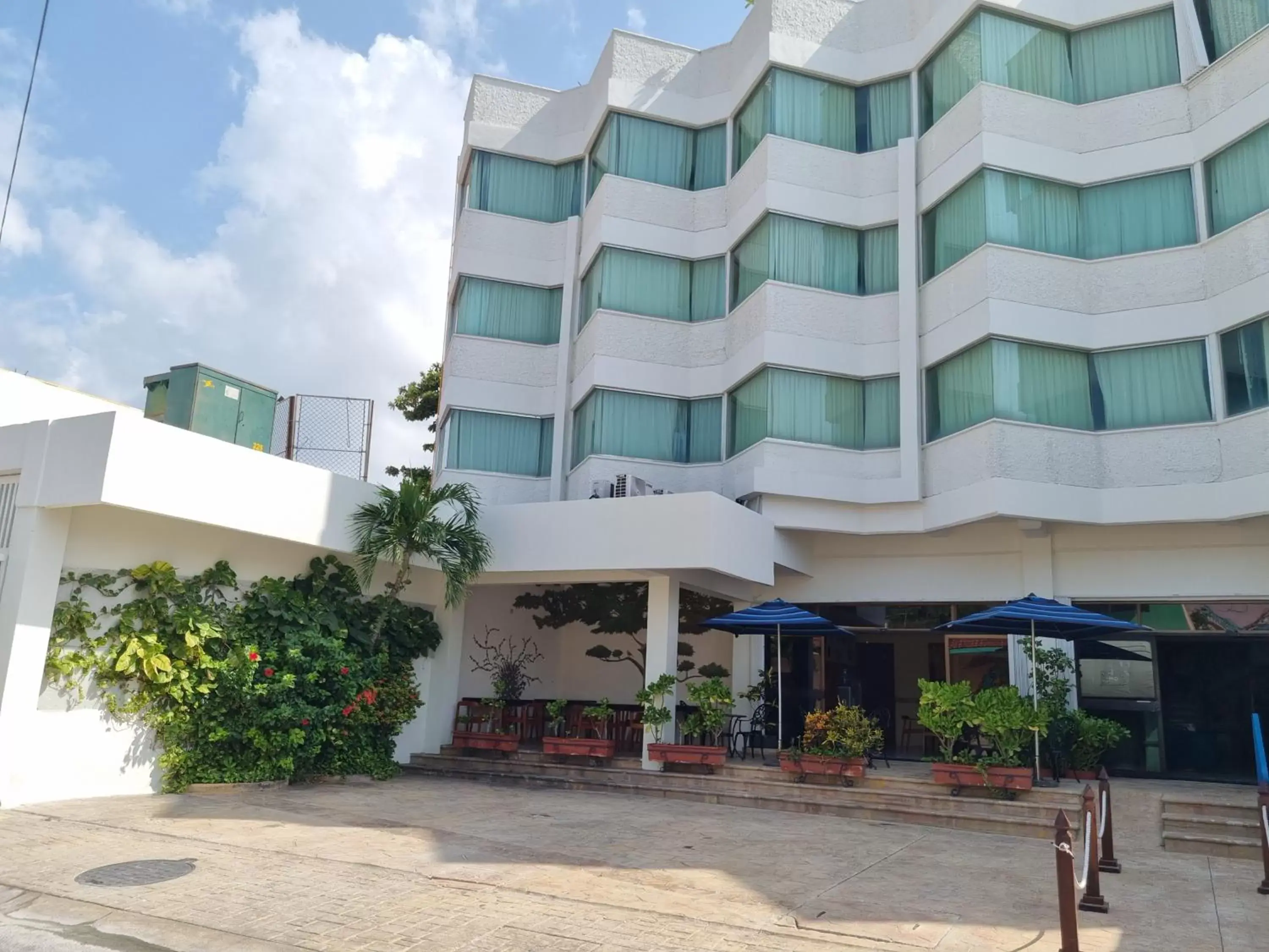Facade/entrance, Property Building in Hotel Plaza Cozumel