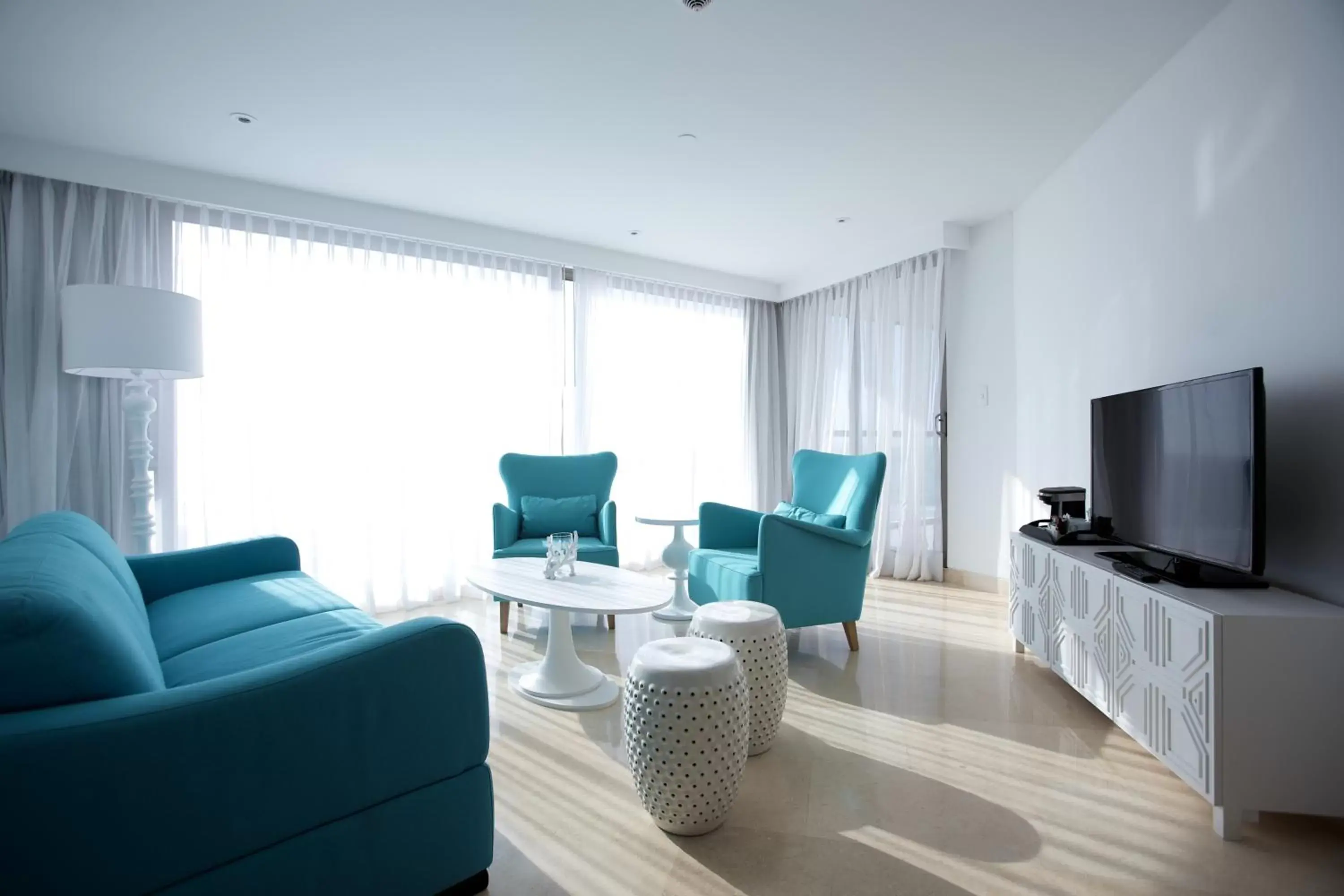 Bedroom, Seating Area in Radisson Cartagena Ocean Pavillion Hotel