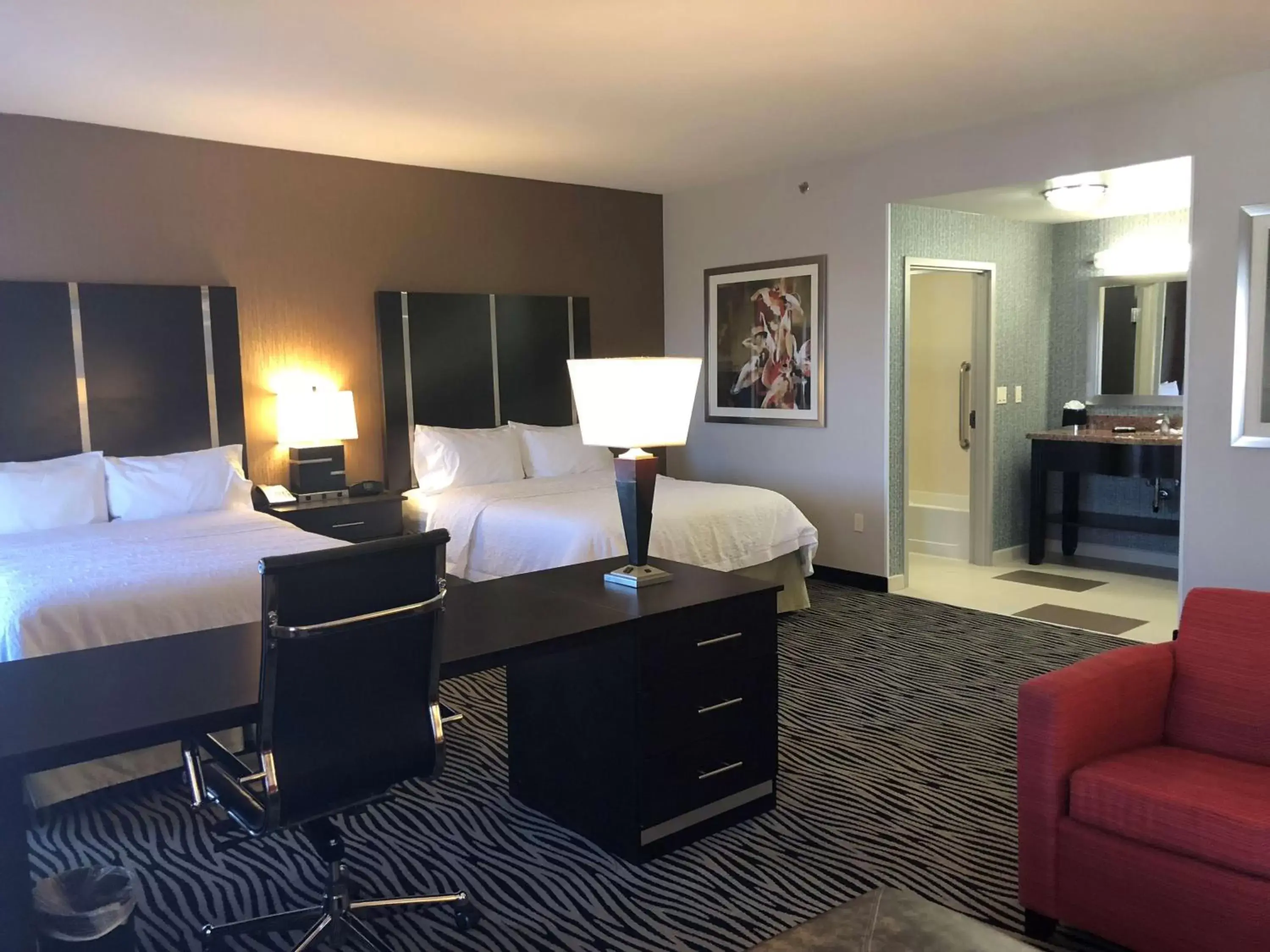 Bedroom, Bed in Hampton Inn and Suites Tulsa Central